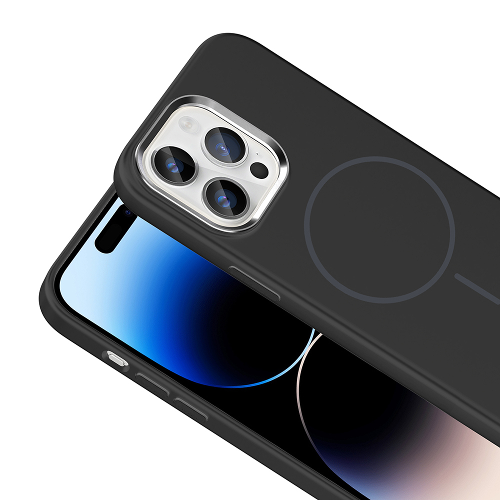 MagSafe halkalı siyah telefon kılıfı, koyu renkli bir akıllı telefonda.