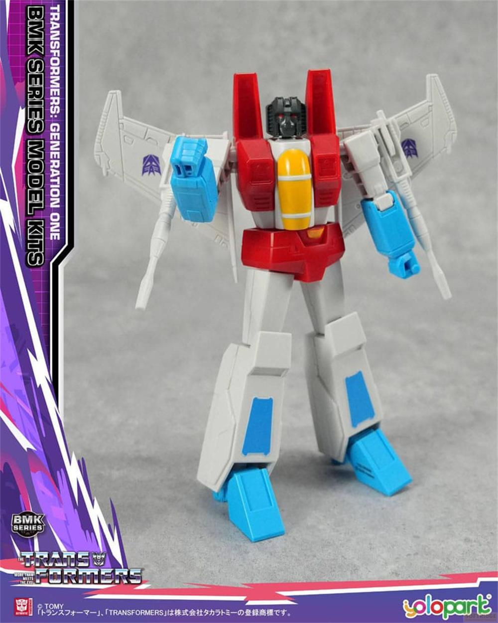 Un jouet Transformers rouge, blanc et bleu avec torse et ailes jaunes.