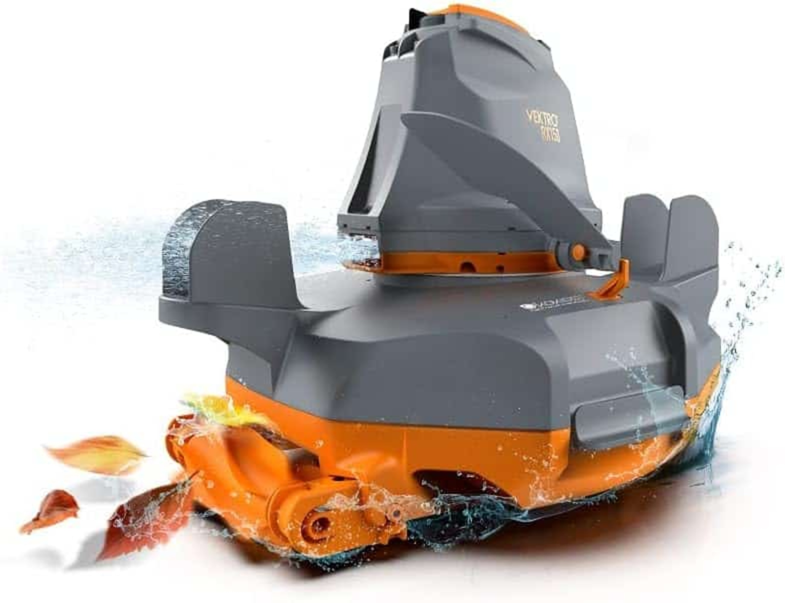 Un robot limpiafondos gris y naranja aspira hojas del agua.
