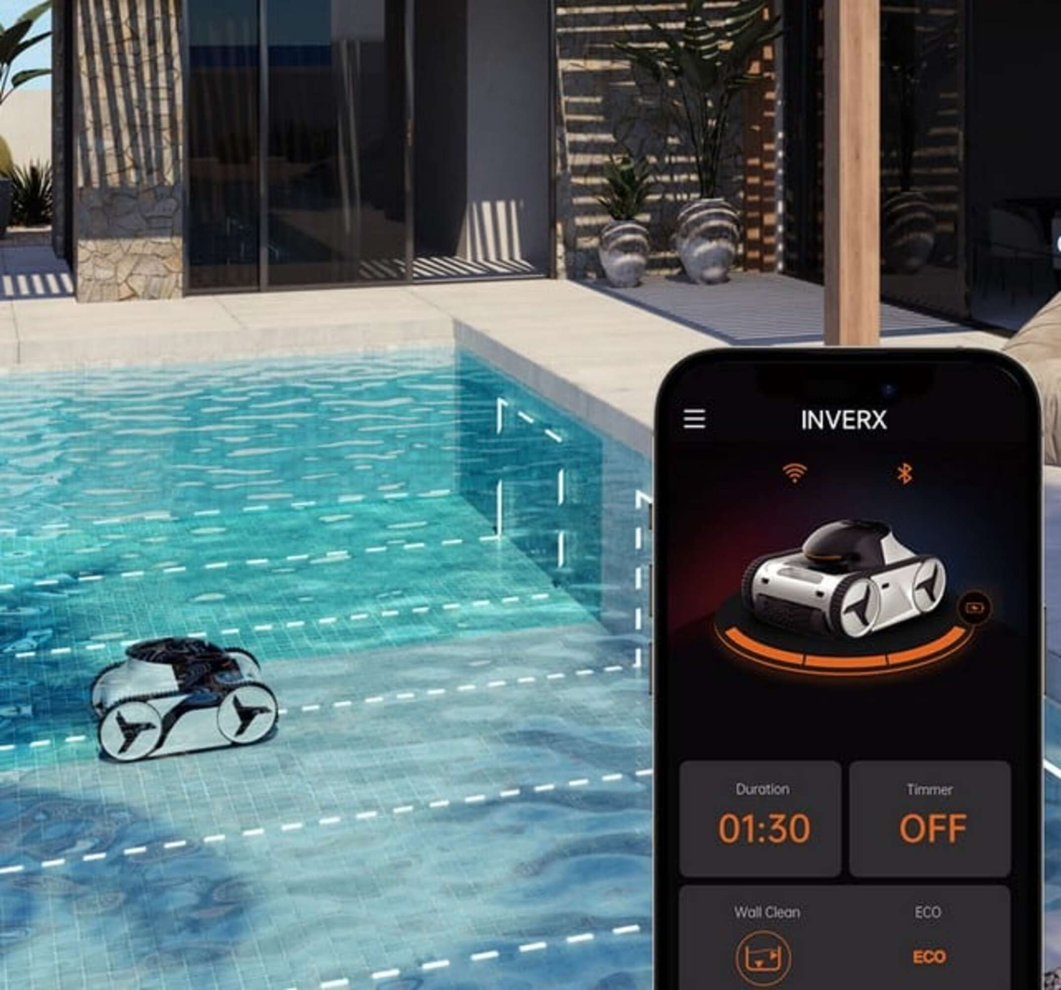 Un robot limpiador de piscinas en el agua, controlado por una app.