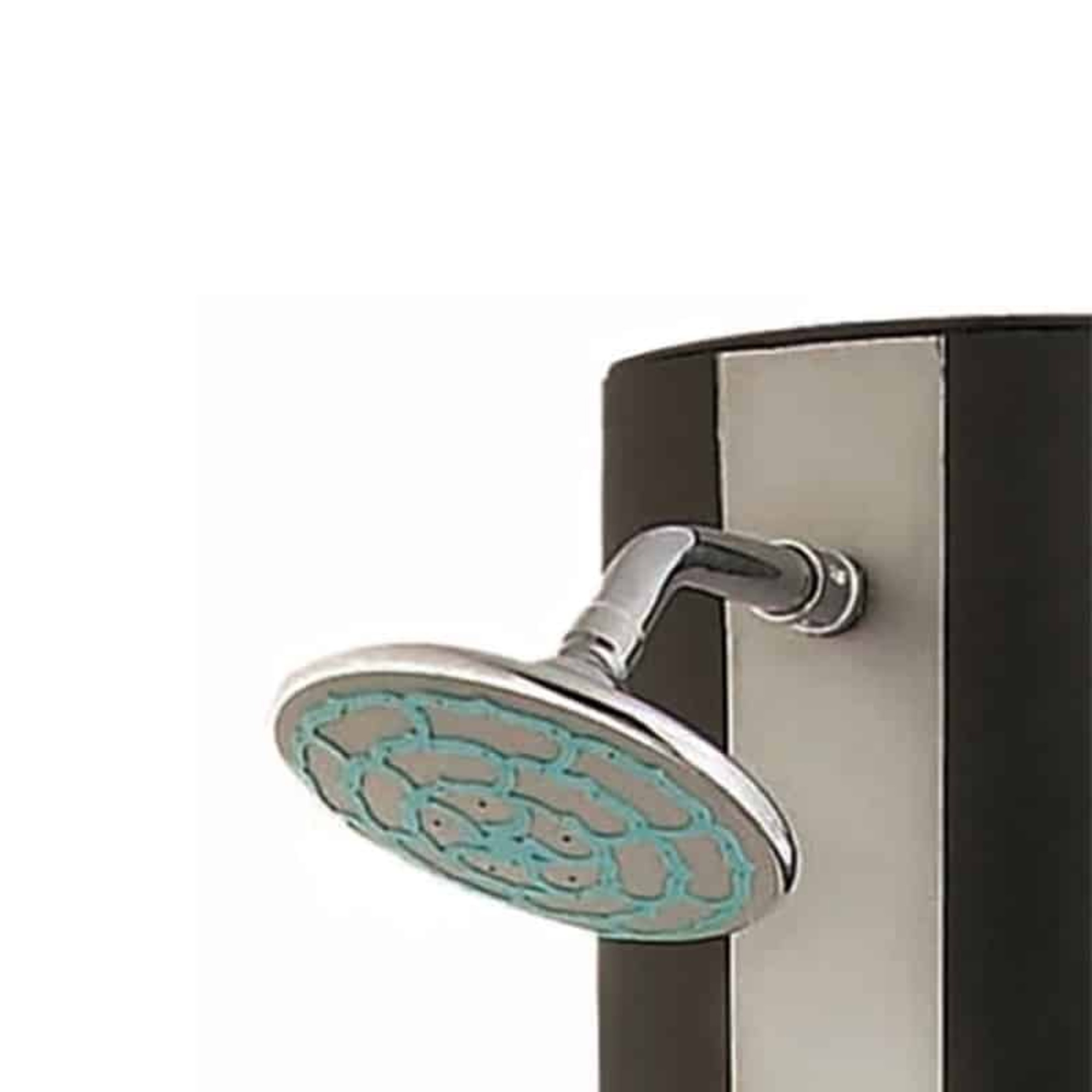 Un cabezal de ducha moderno con brazo cromado e inserto azul sobre base oscura.