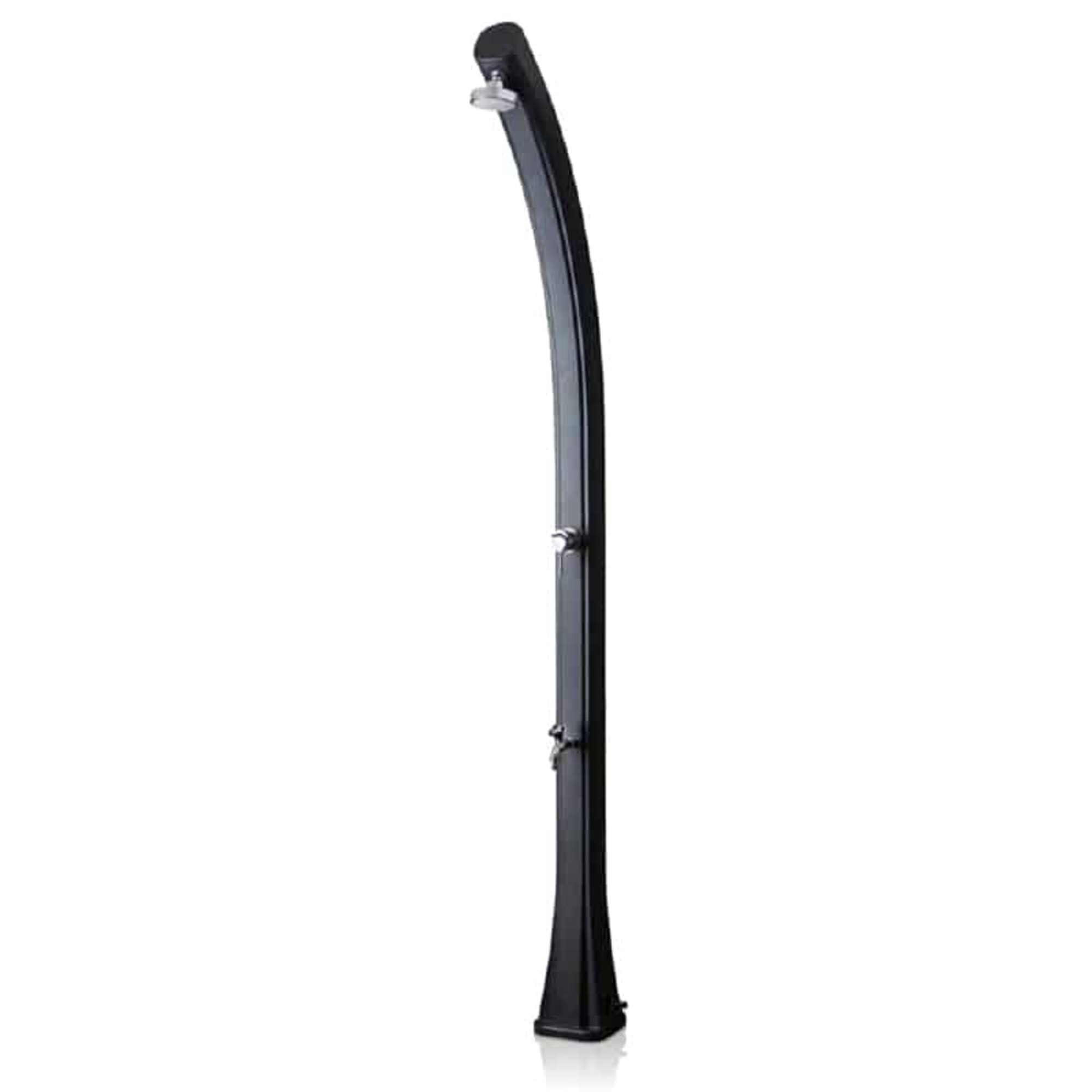 Una elegante ducha exterior negra con parte superior curva y accesorios cromados.