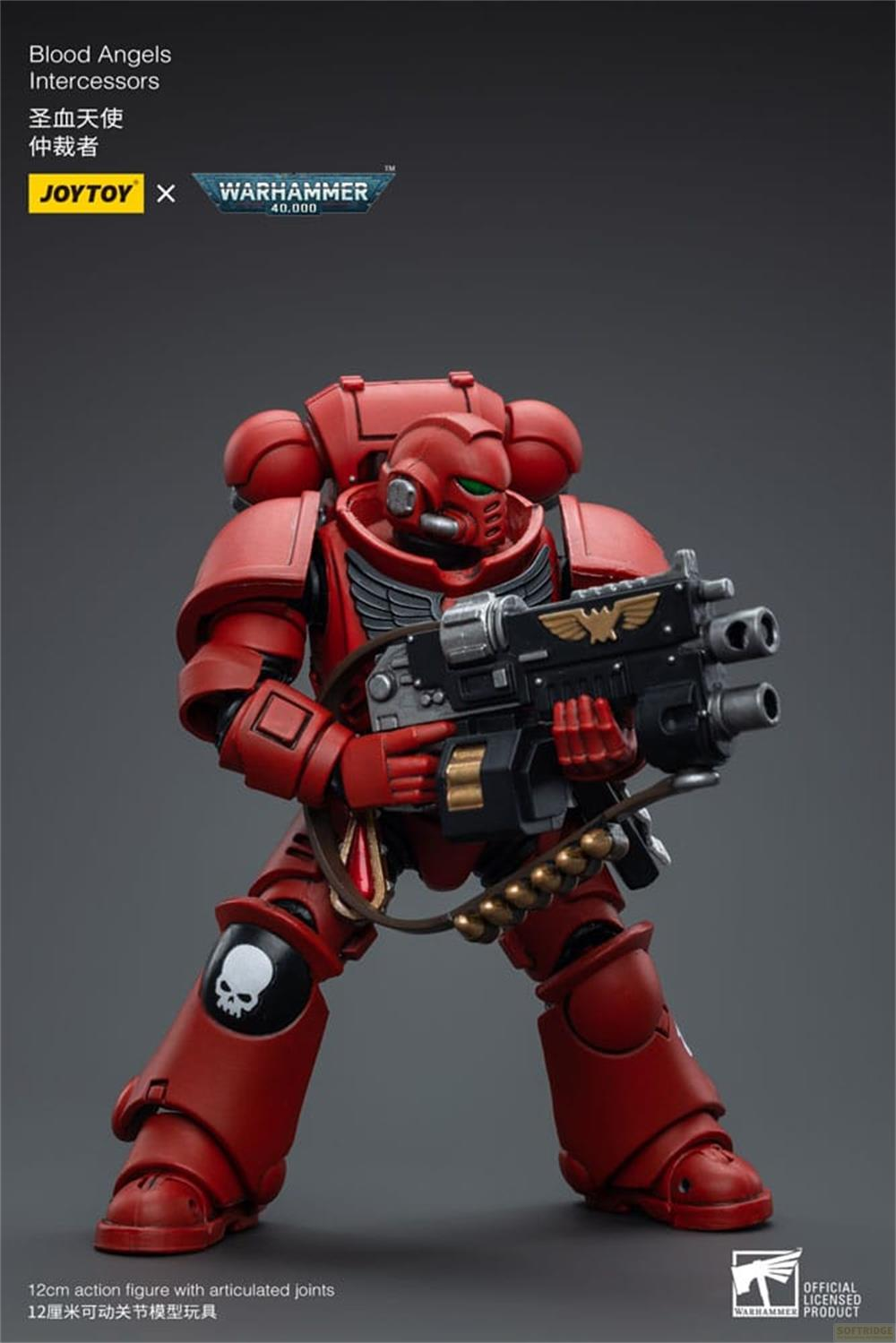 Czerwona figurka akcji Warhammer 40k Blood Angel Intercessor z bolterem.