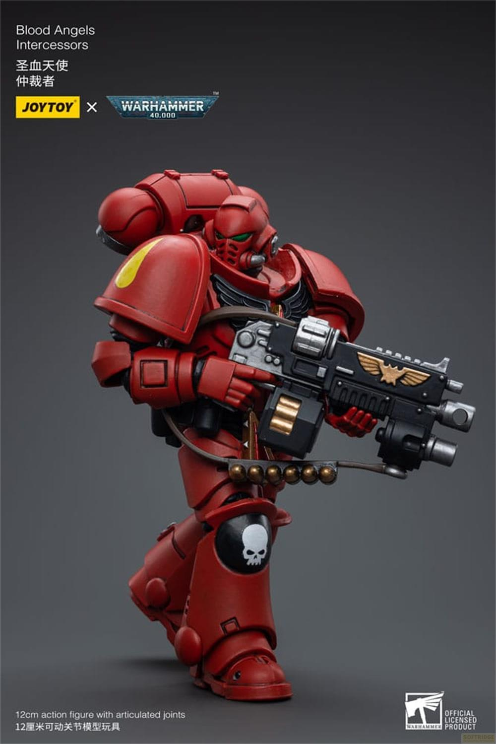 Czerwona figurka akcji Space Marine z bronią na szarym tle.