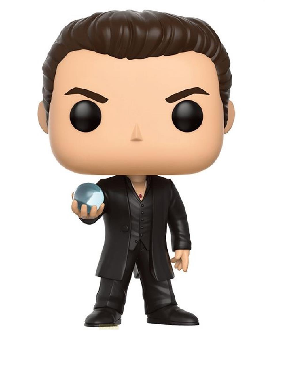 Statua Funko Pop di un uomo in abito nero con sfera.