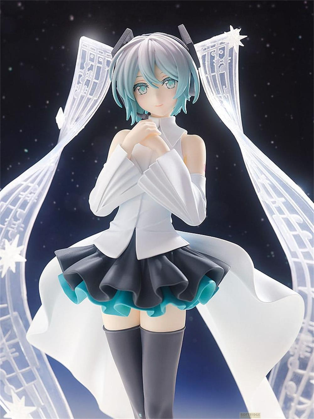 Eine Anime-Figur mit blau-grünem Haar, die ein weißes Oberteil und einen schwarzen Rock trägt.