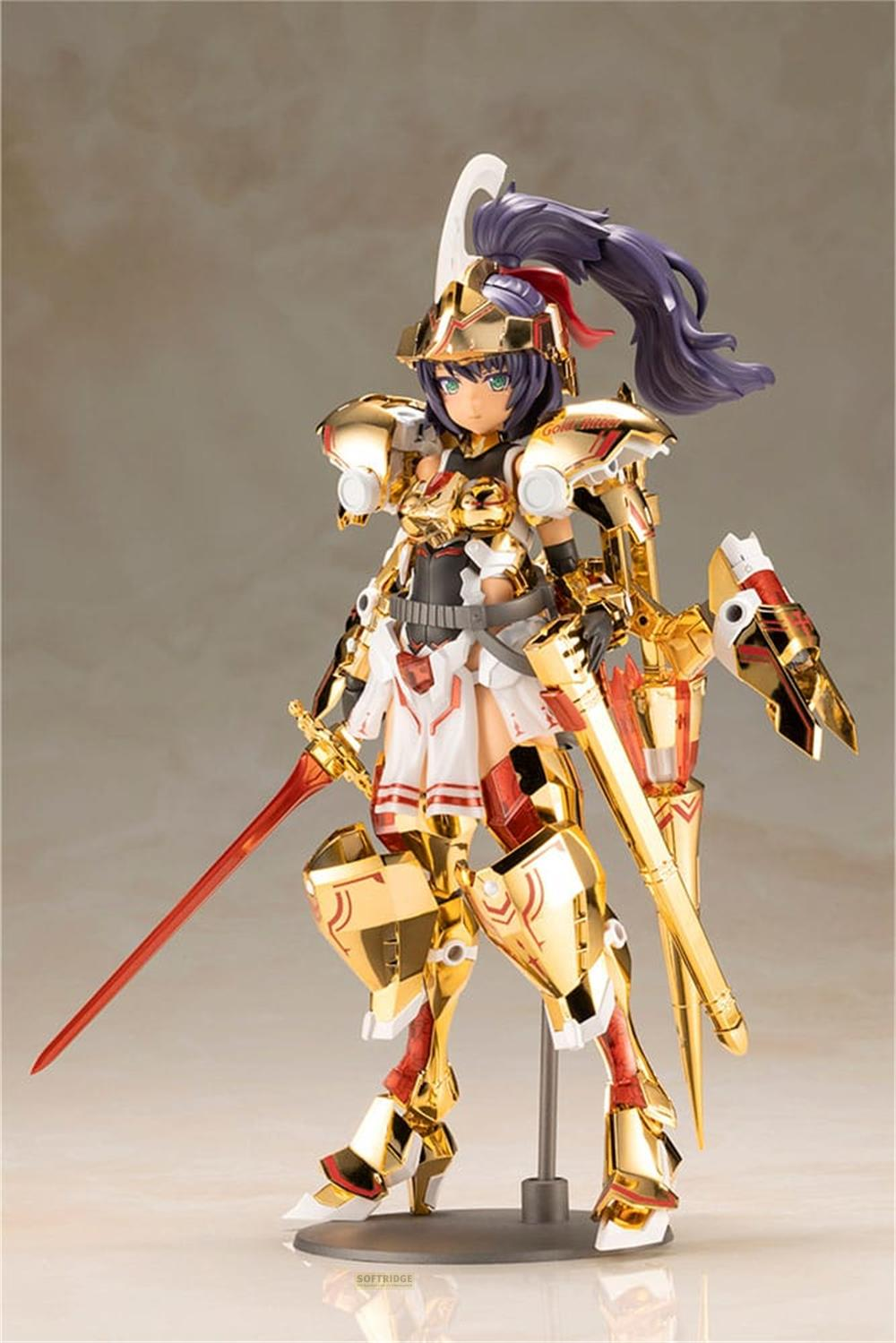 Une figurine en armure dorée avec une épée et des cheveux violets.
