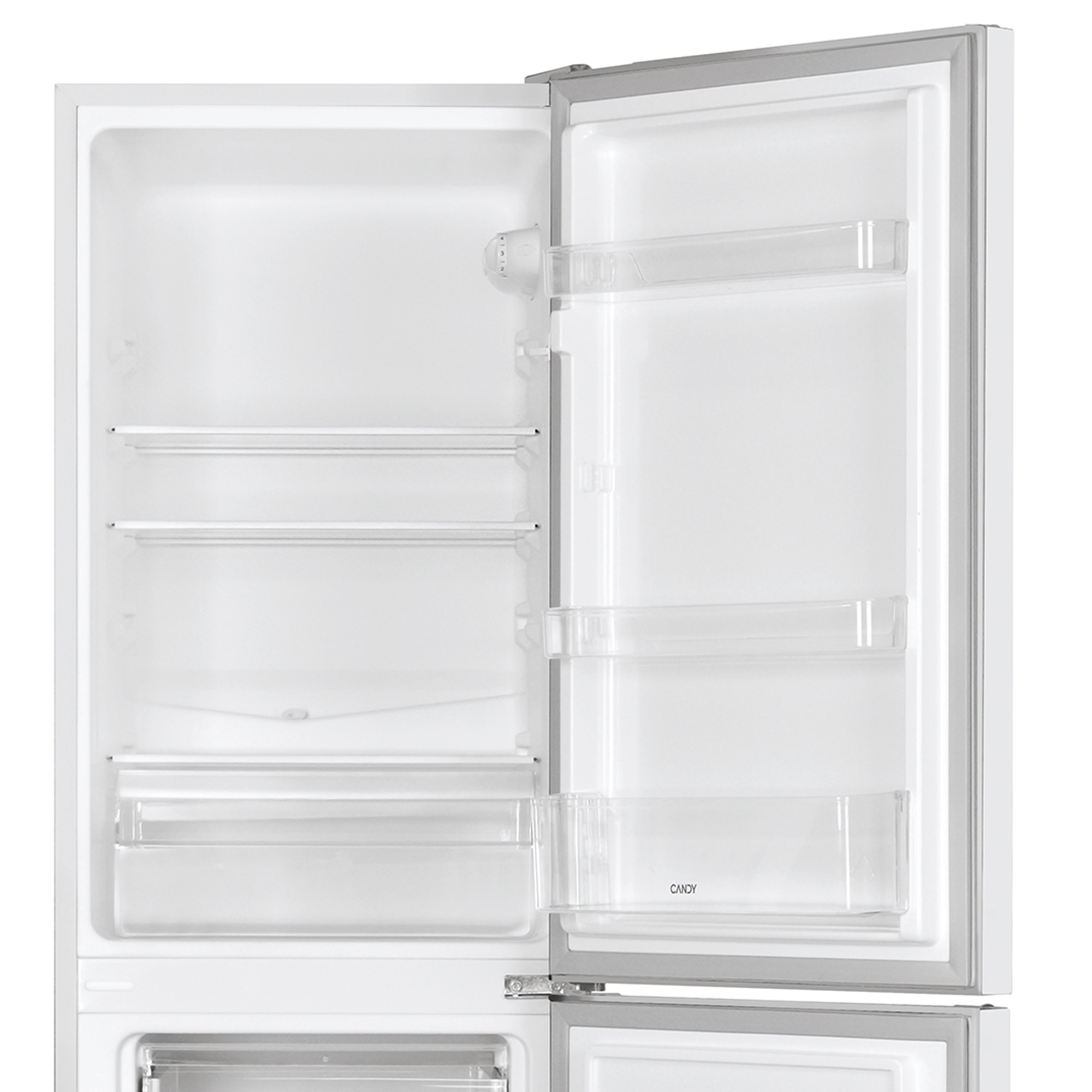 Ein leerer, weißer Kühlschrank mit offener Tür und durchsichtigen Einlegeböden.