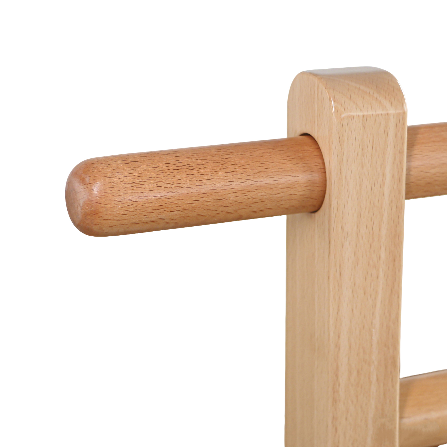 Nahaufnahme eines Holzgeländers mit glatter, runder Sprosse.