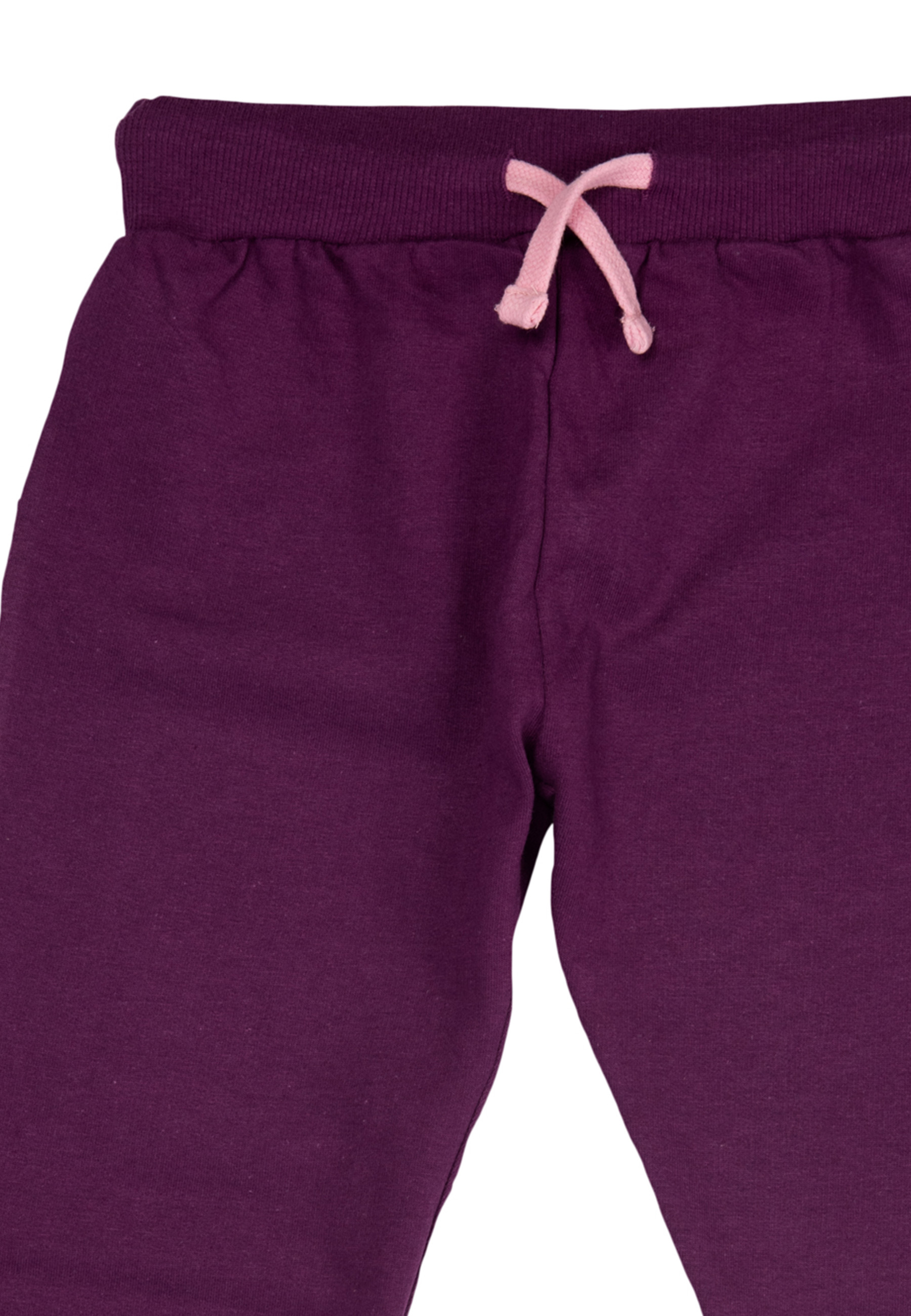 Lila Jogginghose mit Kordelzugbund und rosafarbener Schleife.