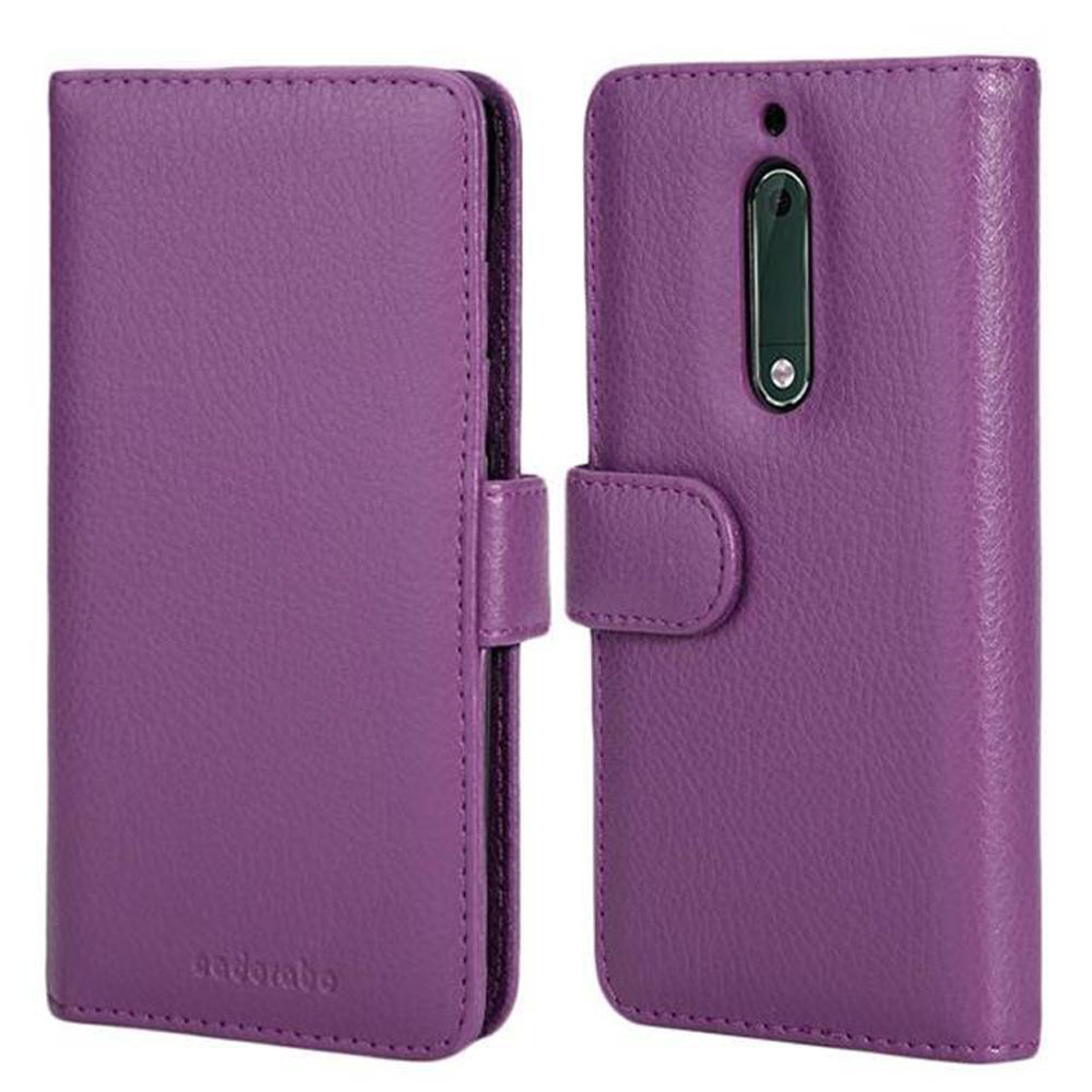 Custodia viola a libro aperta, con foro fotocamera e chiusura a fibbia.