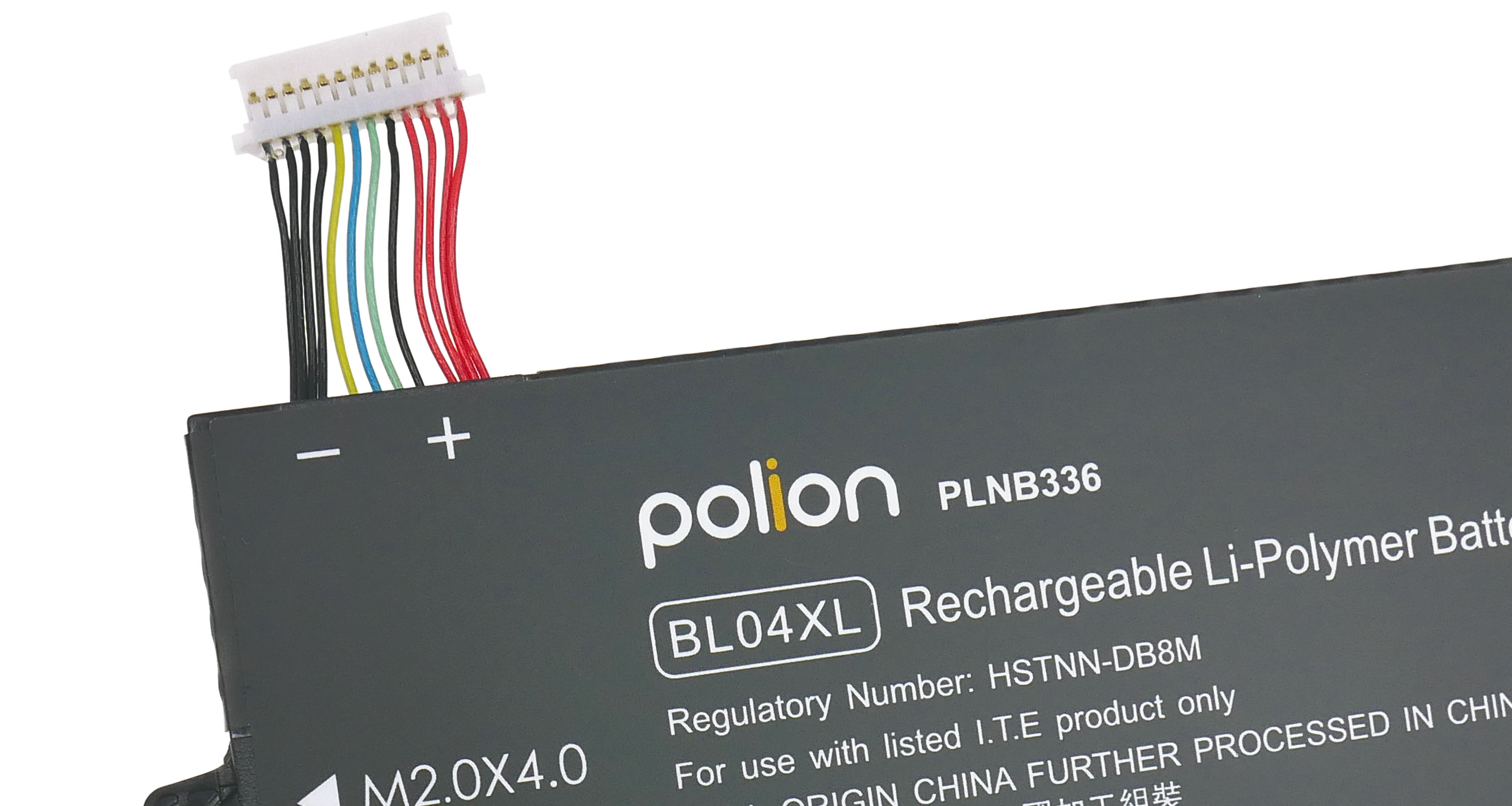 Czarny akumulator z wieloma kolorowymi przewodami i napisami.