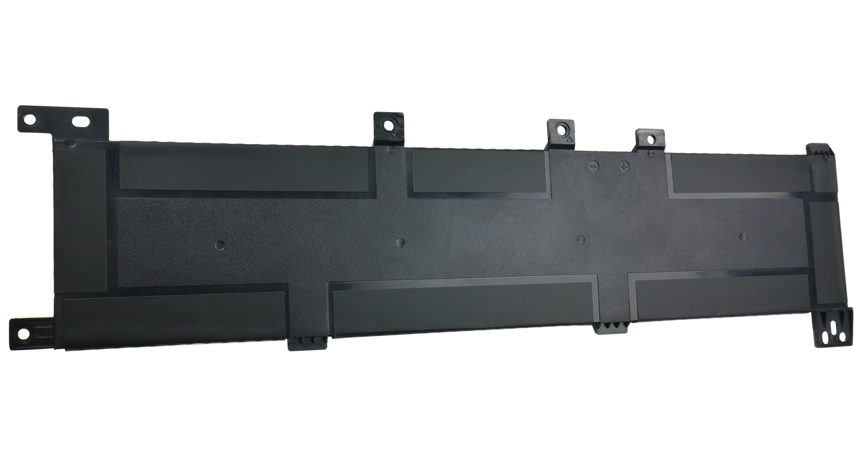 Czarny akumulator z uchwytami i złączami, na białym tle.