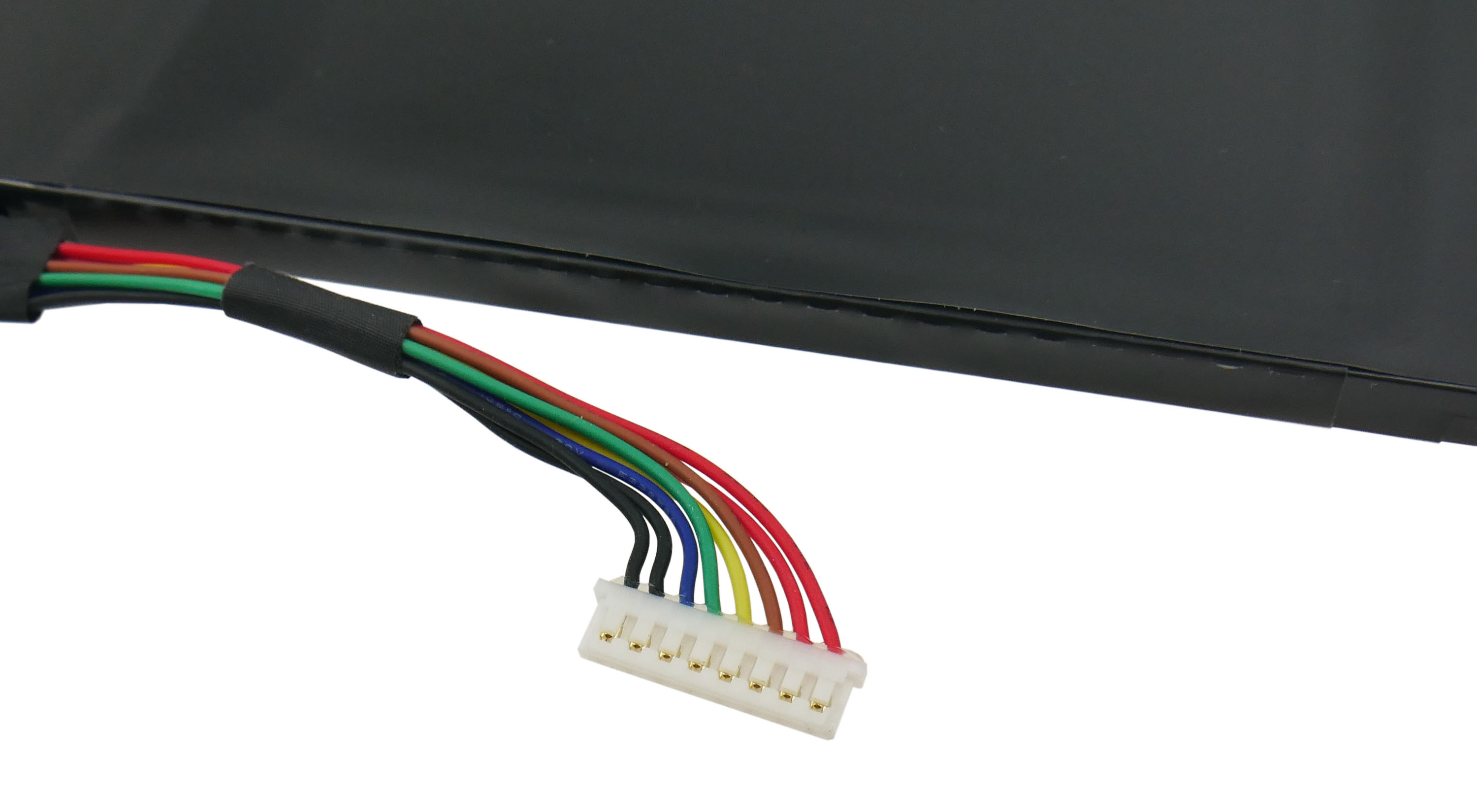 Białe złącze z ośmioma kolorowymi przewodami owiniętymi czarną taśmą.