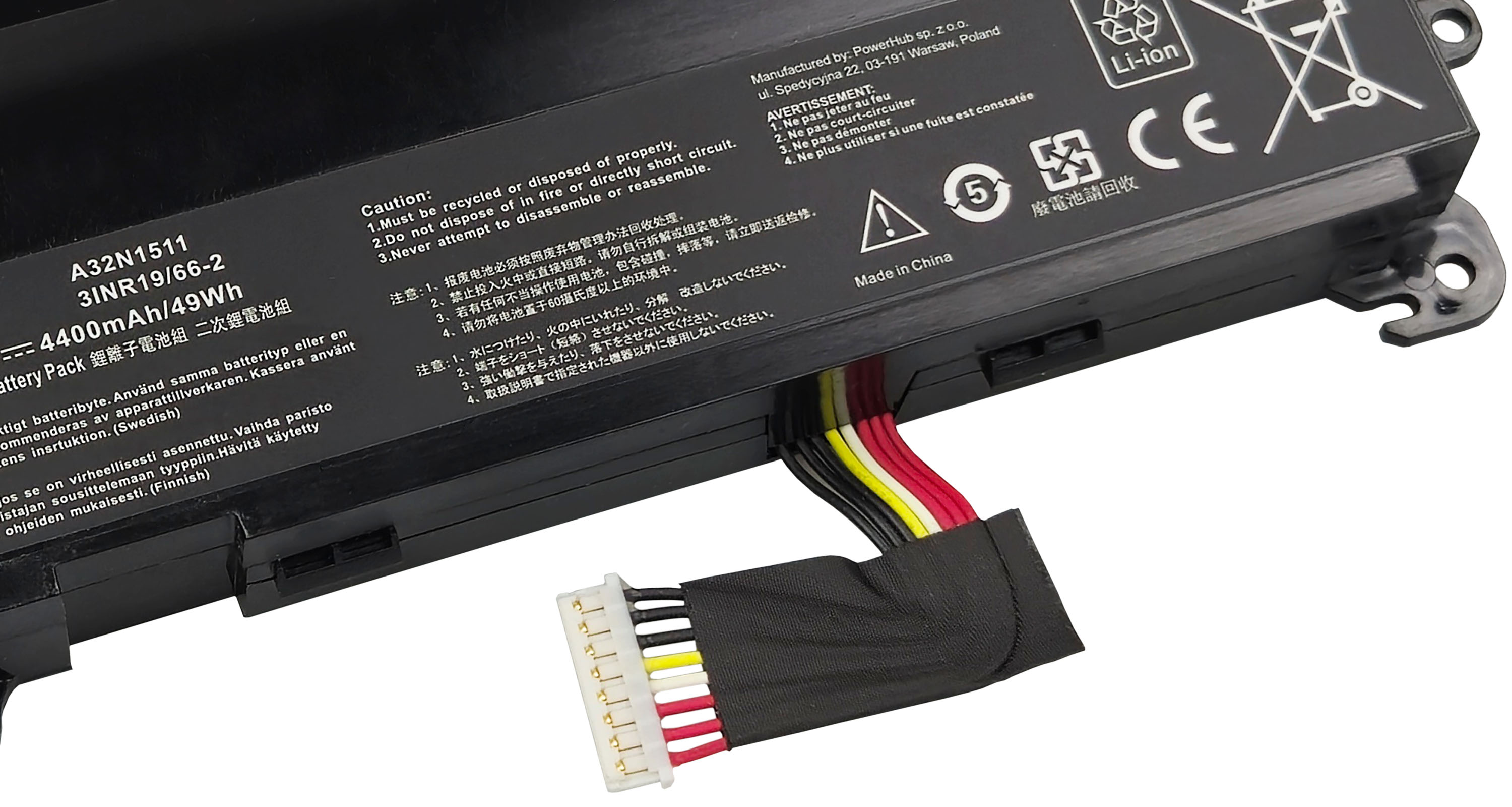 Czarna bateria do laptopa, model A32N1511, 4400mAh, z podłączonym kablem.