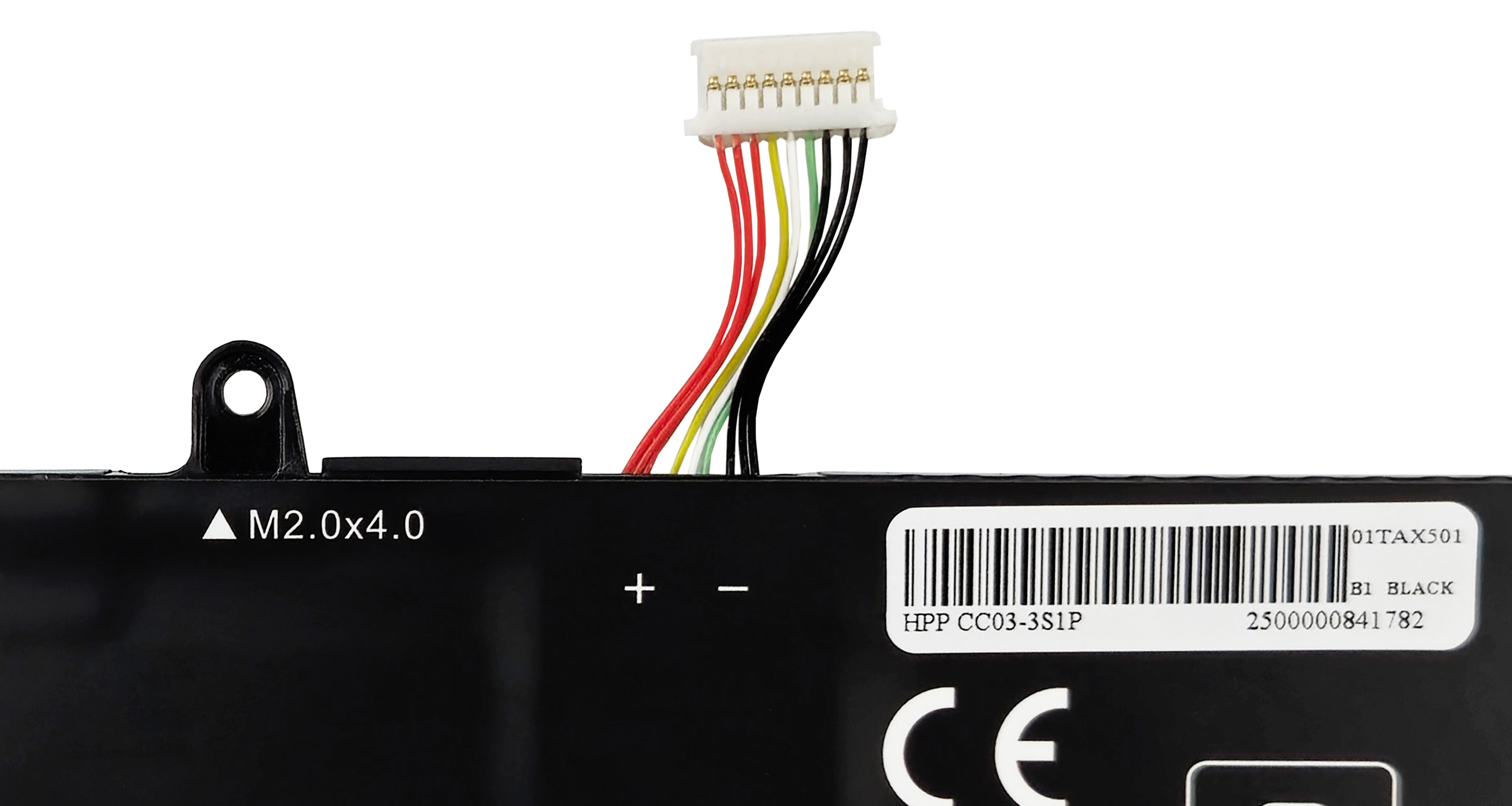 Czarna bateria z przewodami i etykietami. Widok z bliska.