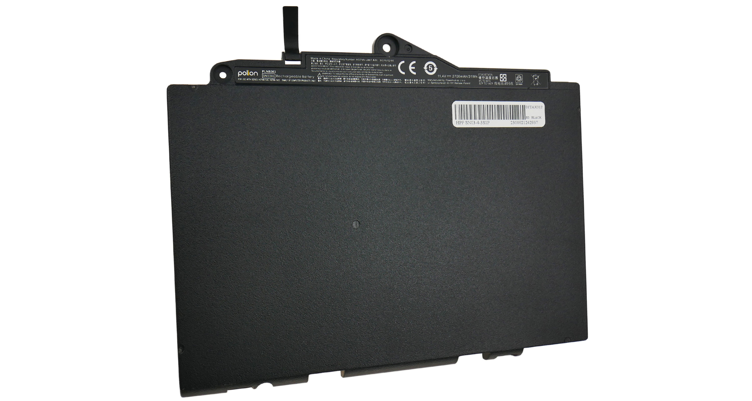 Czarna bateria do laptopa z etykietami i złączami. Na białym tle.