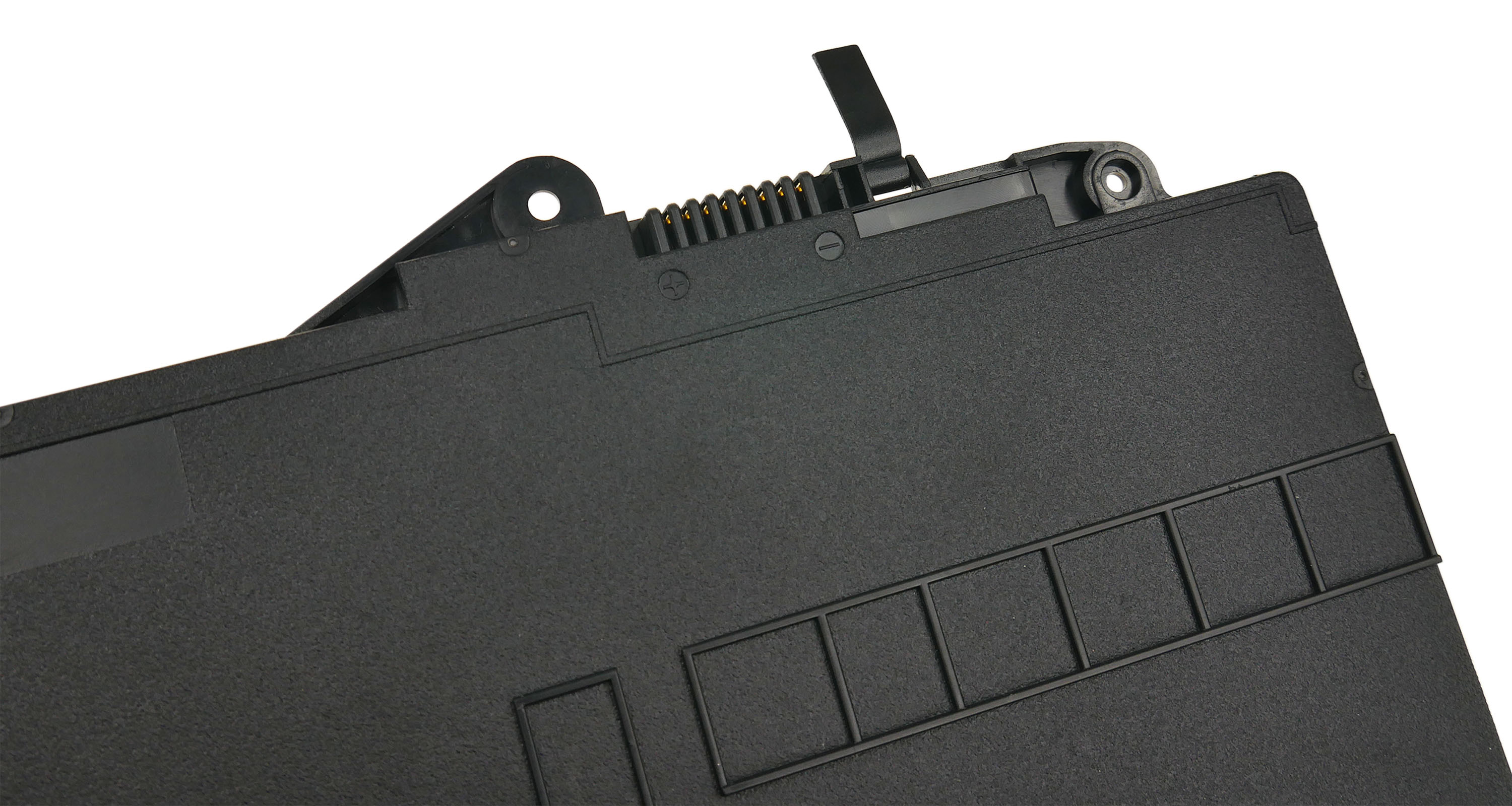 Czarny akumulator ze złotymi stykami i czarną dźwignią na górze.