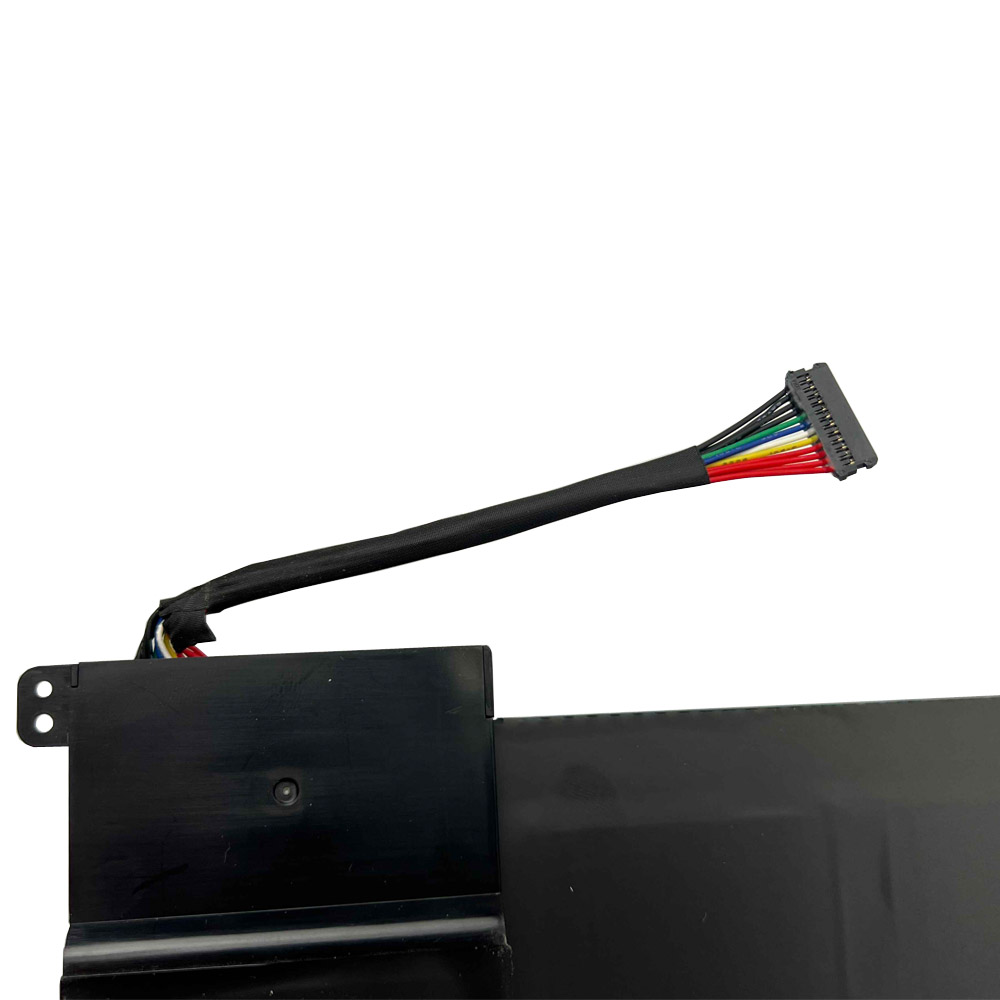 Czarny kabel z kolorowymi przewodami podłączony do czarnej obudowy.