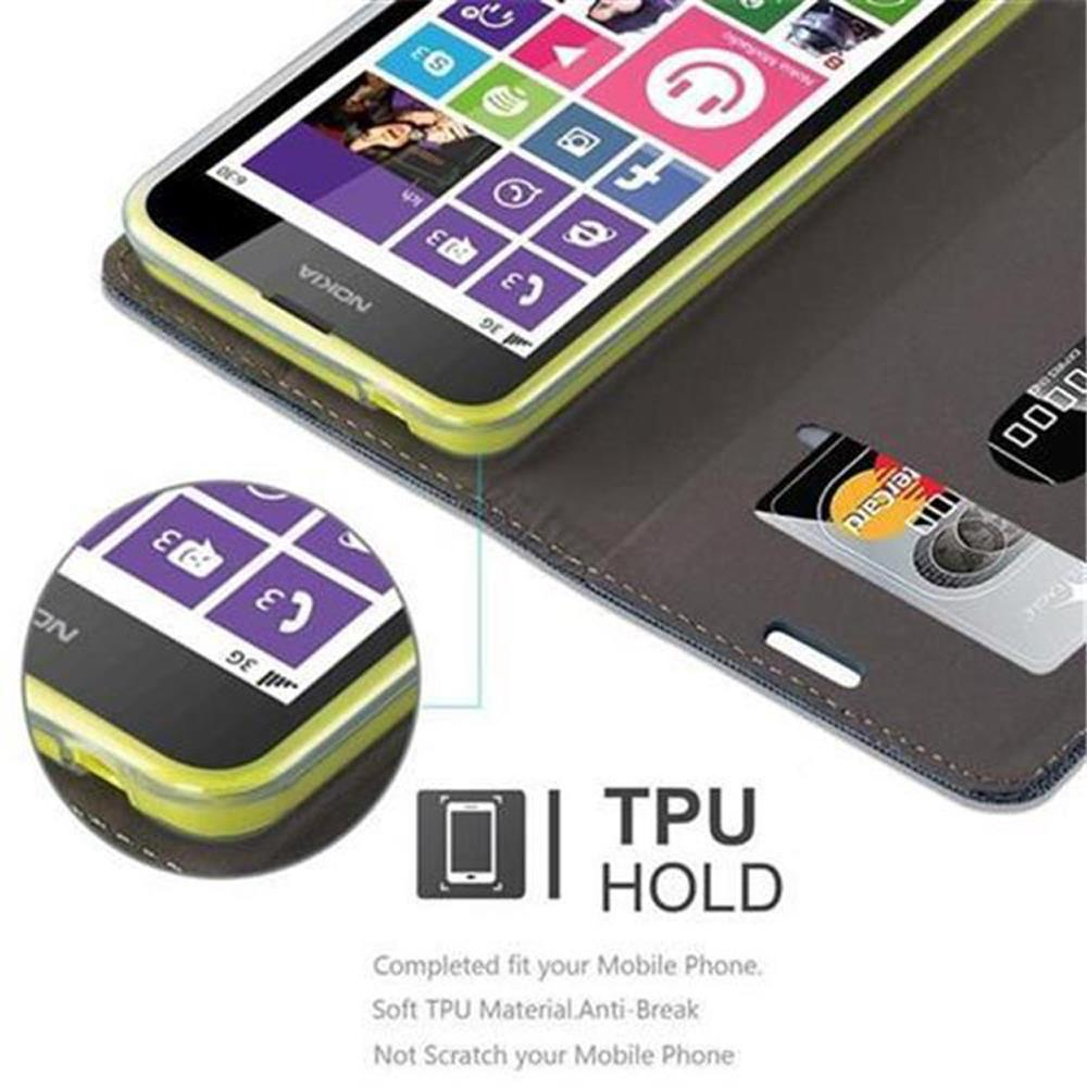 Uno smartphone Nokia in una custodia marrone con slot per carte. Primo piano dello schermo.