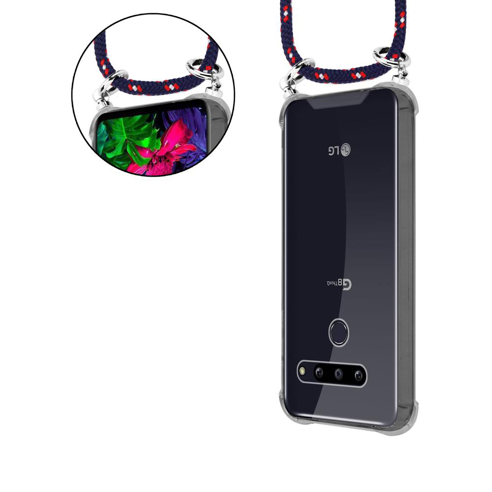 Ein Smartphone mit einer blauen und roten Halskette, weißer Hintergrund.