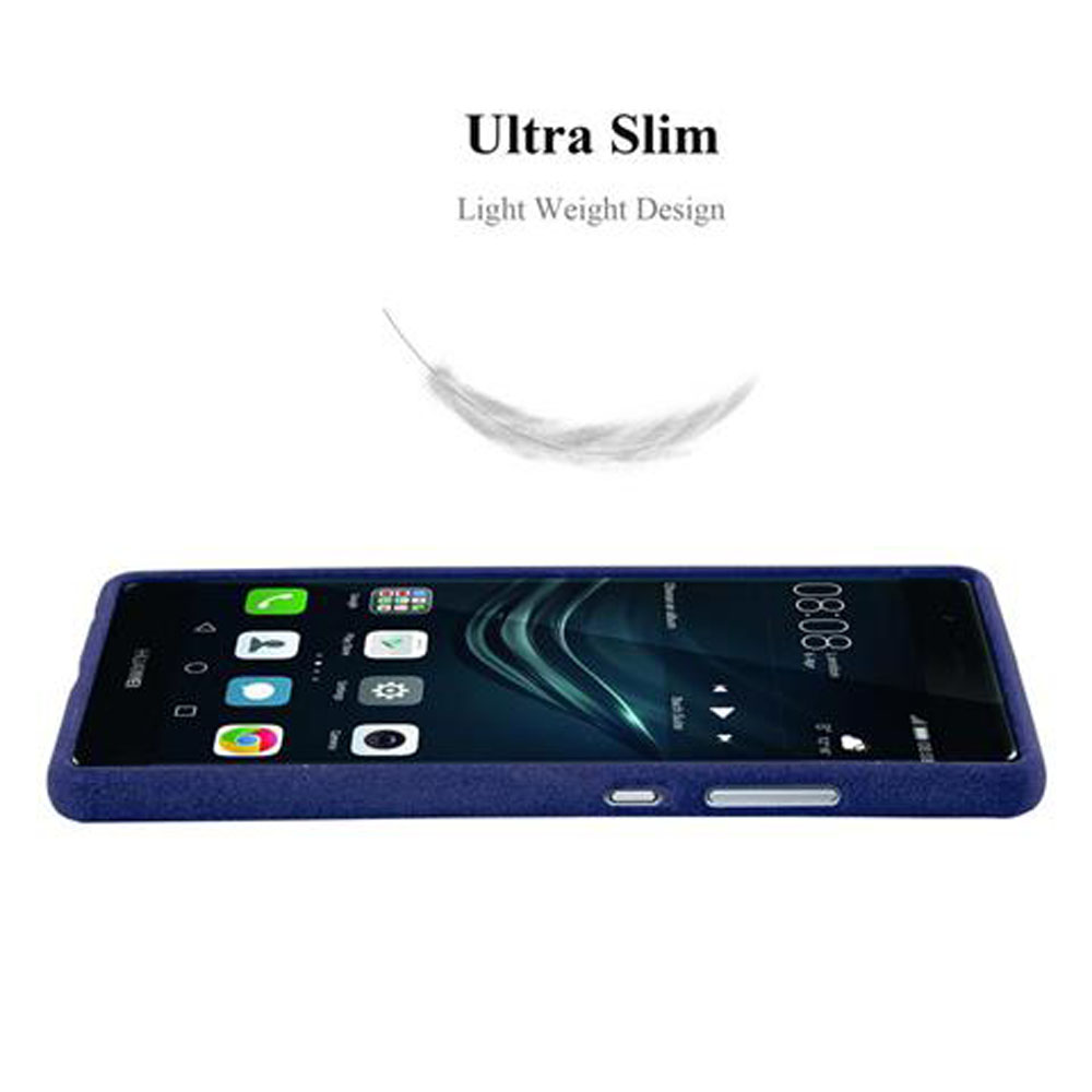 Uno smartphone sottile in una custodia blu con icone sullo schermo.