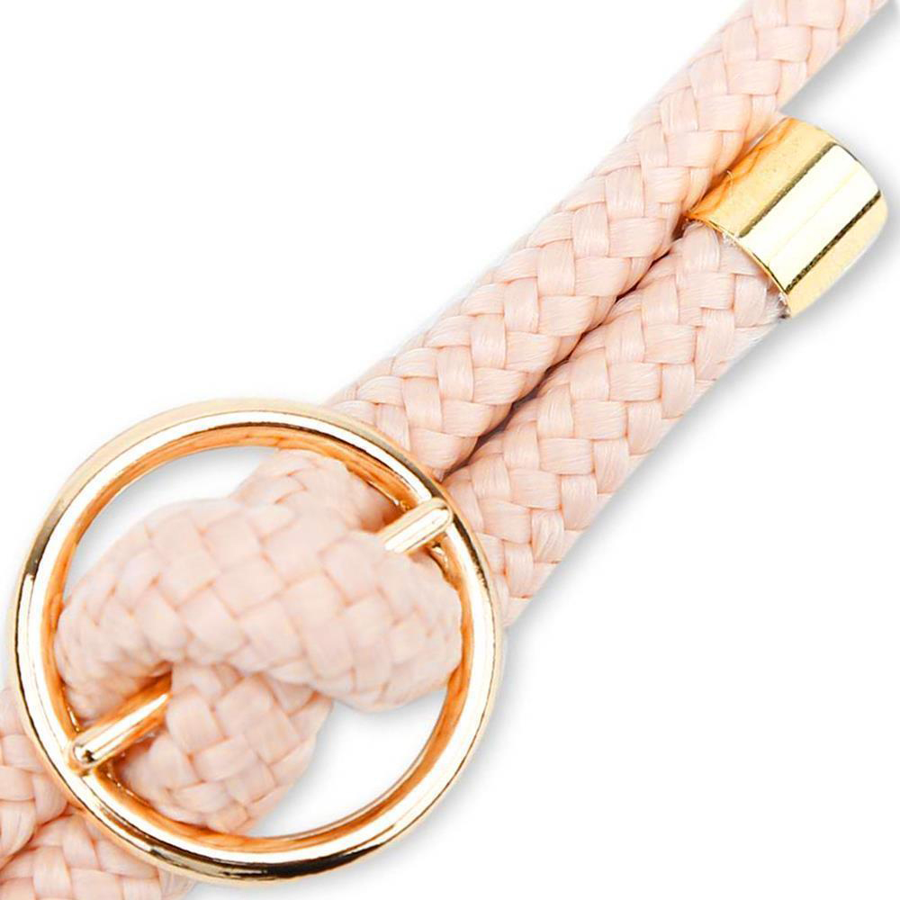 Un cordone intrecciato rosa chiaro con un anello dorato e un cappuccio.