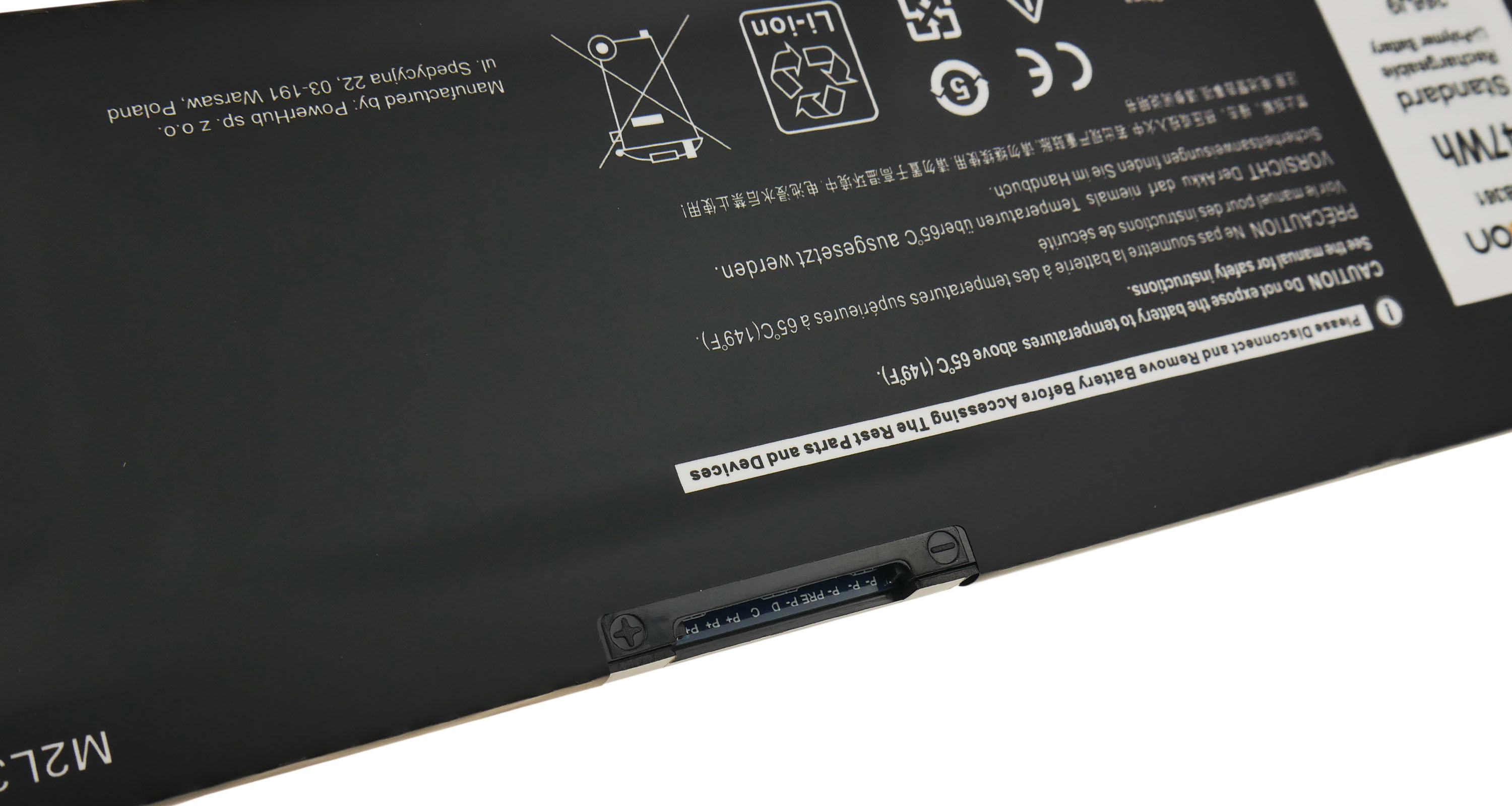 Czarna bateria z etykietami ostrzegawczymi i informacjami producenta.