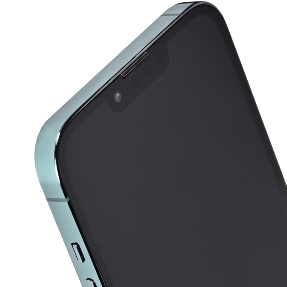 Primo piano di uno smartphone blu con schermo scuro e fotocamera frontale visibile.