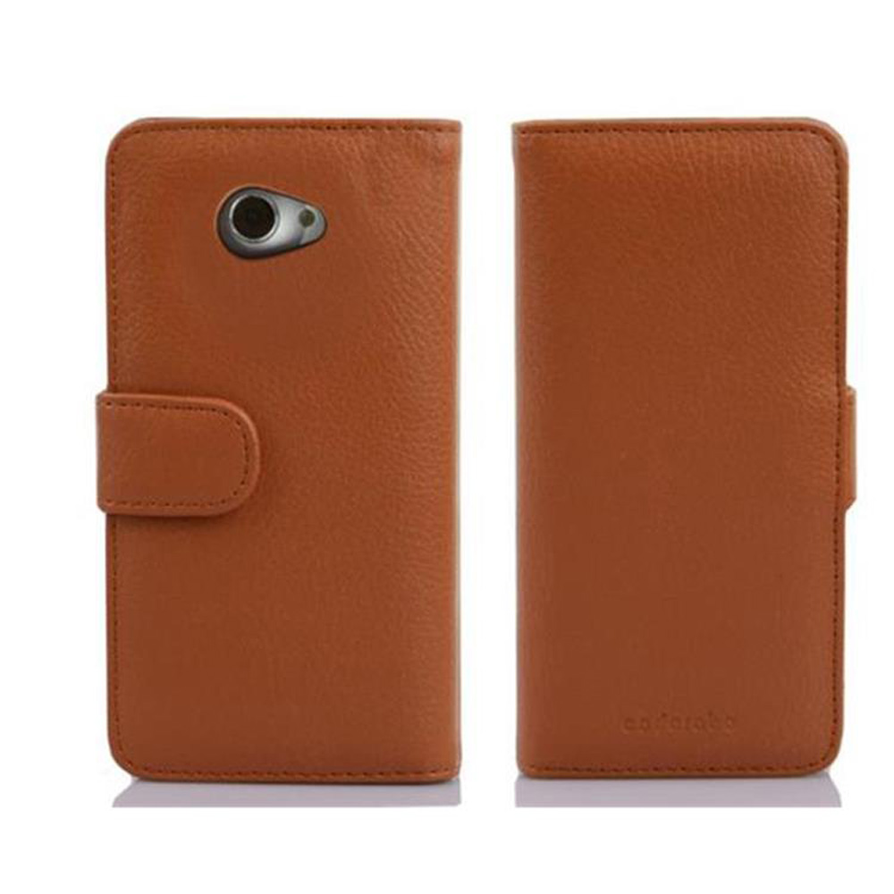 Ein braunes Leder-Flip-Case für ein Smartphone, Vorder- und Rückseite.