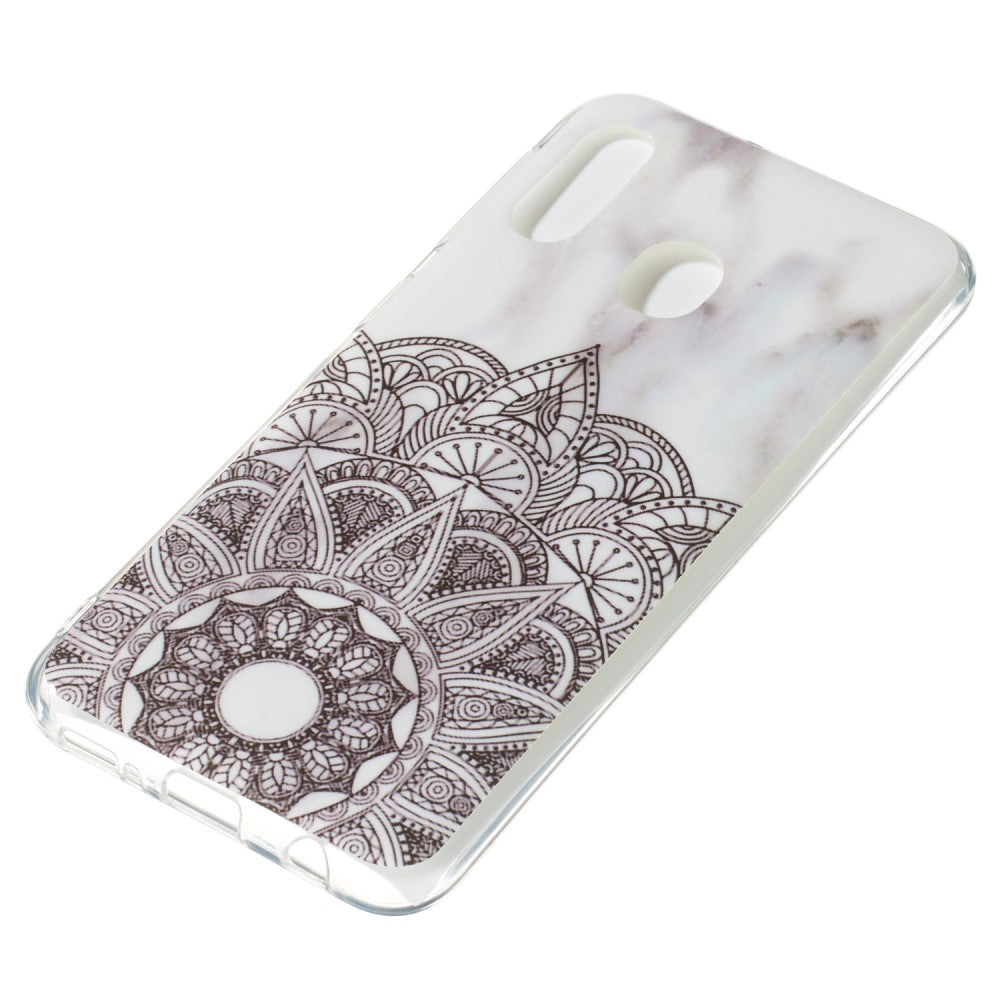 Una cover bianca per telefono con motivo marmorizzato e design mandala nero.