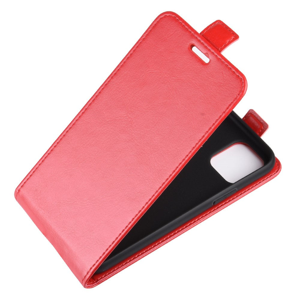 Custodia rossa in pelle a libro, aperta, con interno nero.