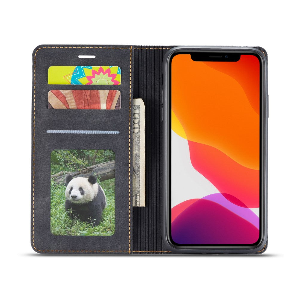 Custodia a portafoglio nera con telefono, foto di panda, carte e banconota.