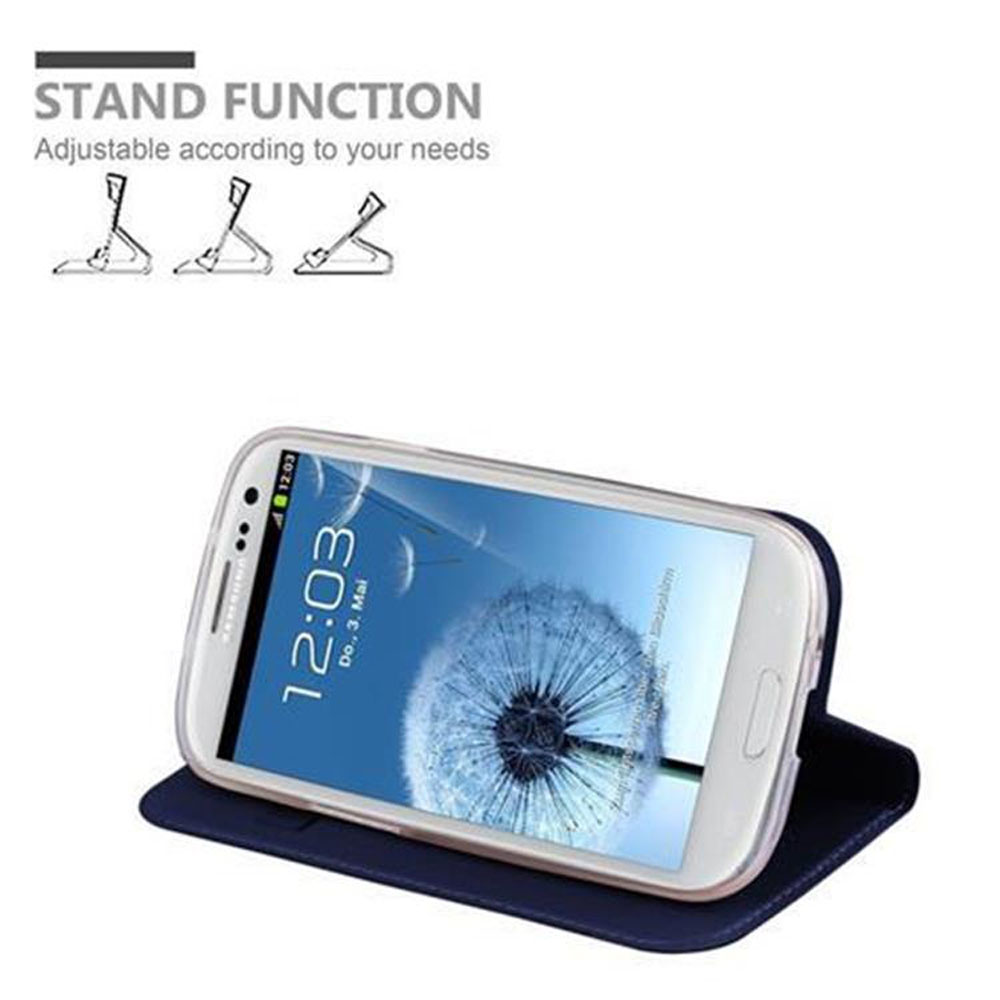 Uno smartphone bianco in custodia blu, in modalità stand. In alto sono mostrati diagrammi.