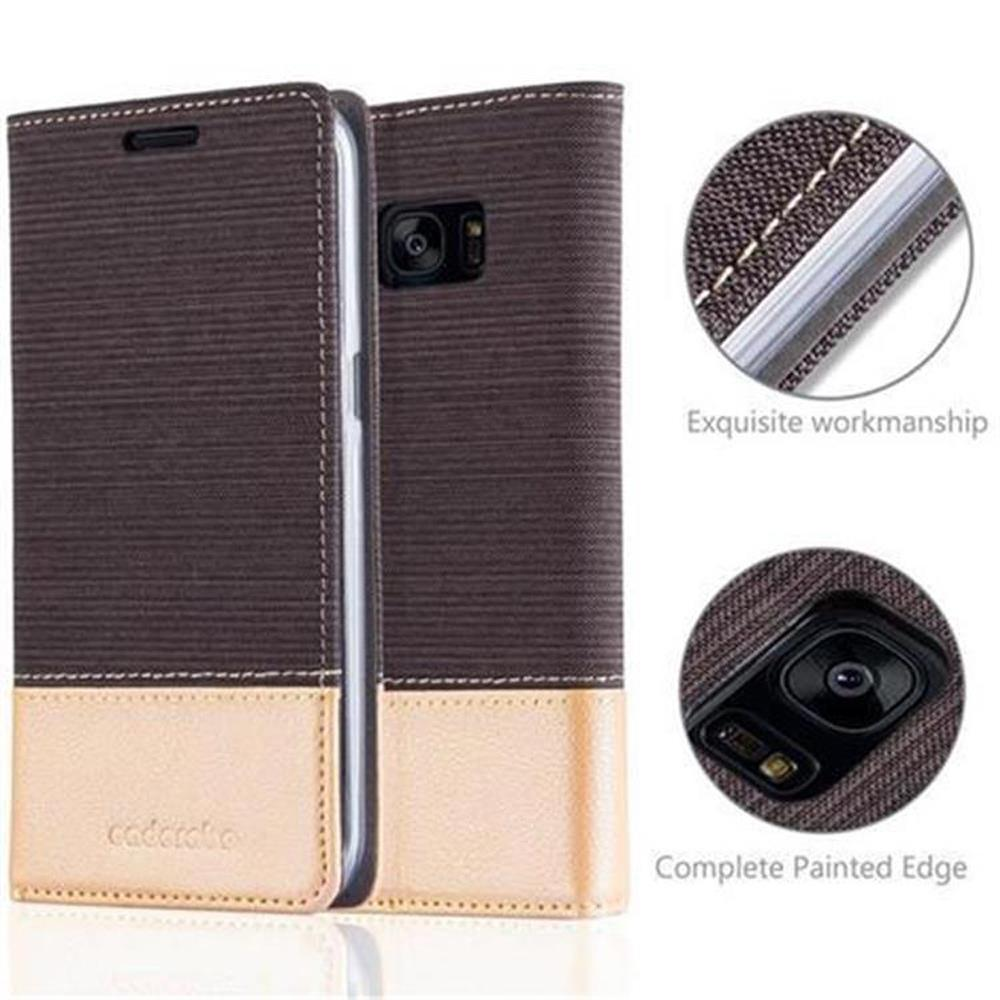 Custodia per telefono a libro aperta, marrone e beige, che mostra il ritaglio della fotocamera.