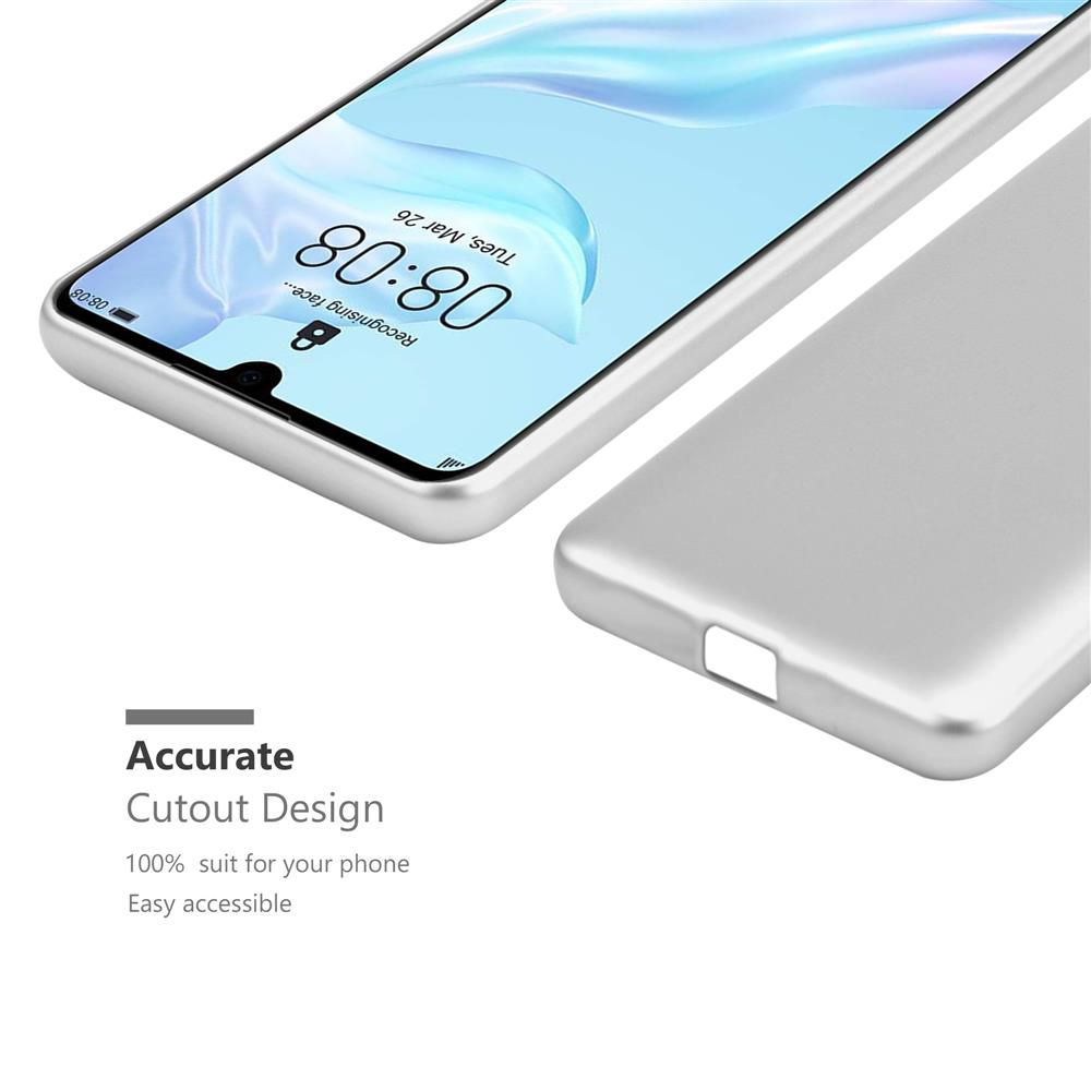 Una custodia argentata per telefono giace accanto a uno smartphone con schermo sbloccato.