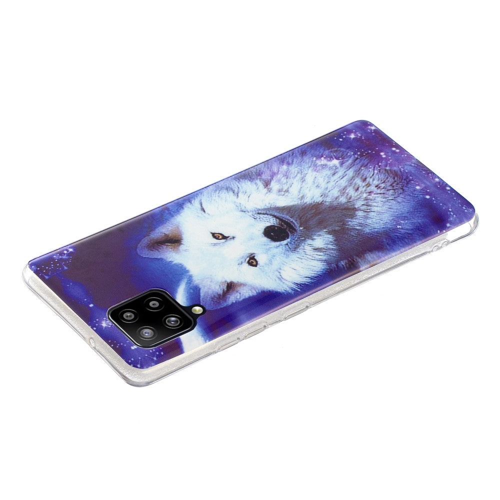 Una cover per telefono con un lupo su sfondo cosmico stellato.