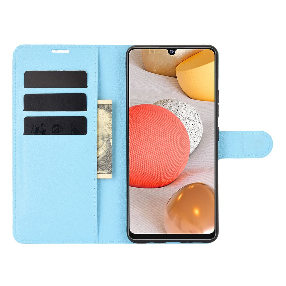 Custodia per telefono azzurra con slot per carte e banconota. Custodia aperta.