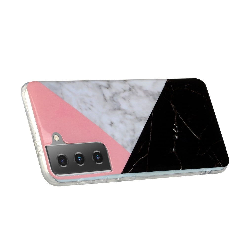 Uno smartphone con custodia effetto marmo rosa, bianco e nero.