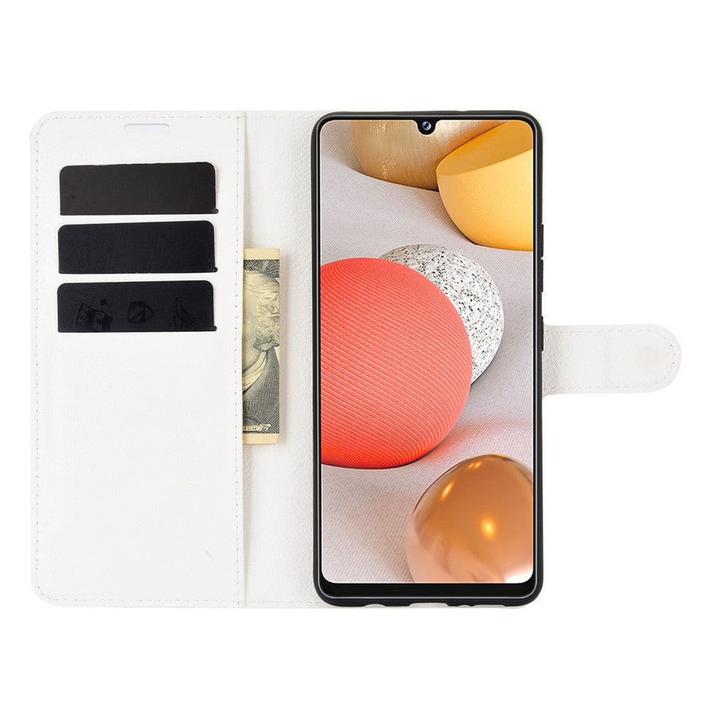 Una custodia a libro bianca per telefono con tre tasche nere per carte.