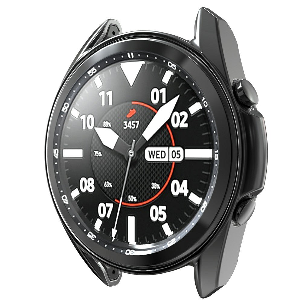Primo piano di uno smartwatch nero con display digitale che mostra MER 05.