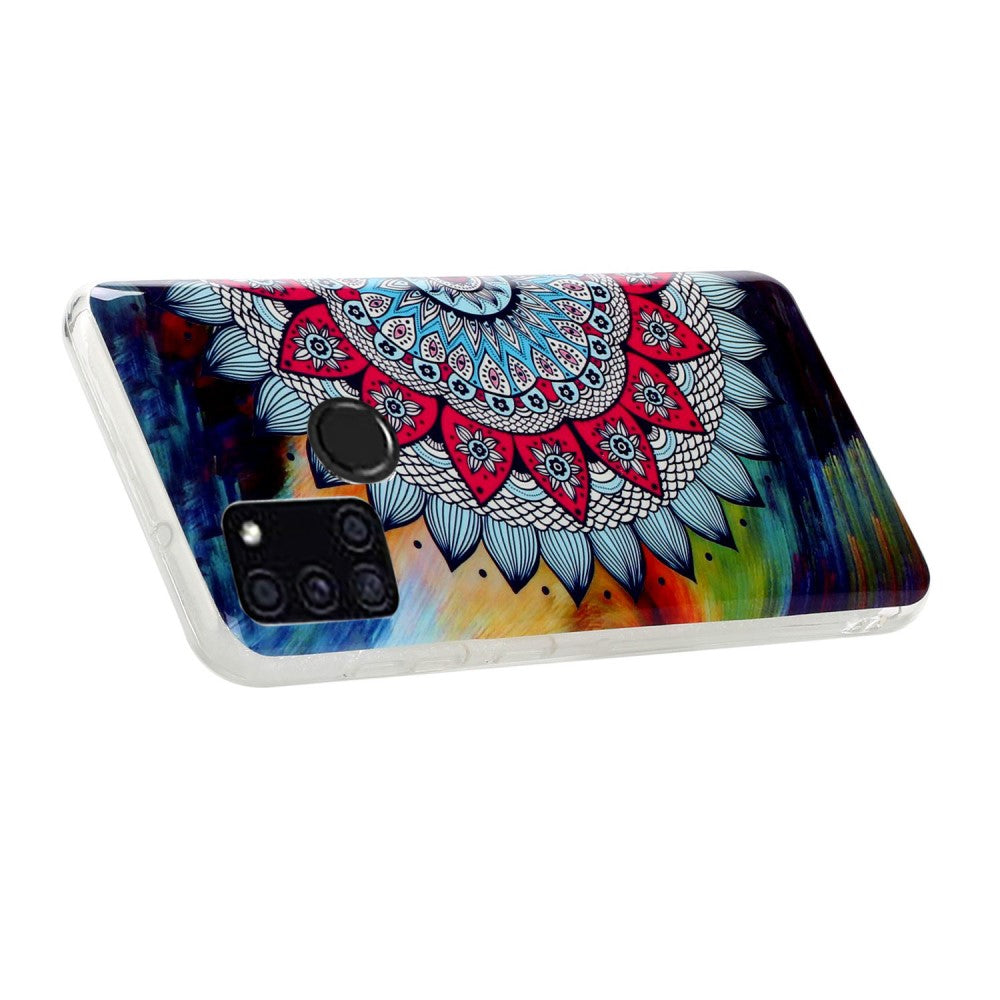 Retro di un telefono con design mandala colorato e lente della fotocamera.