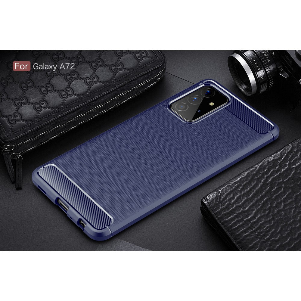 Custodia blu scuro per Galaxy A72 con accenti in fibra di carbonio, vicino ai portafogli.