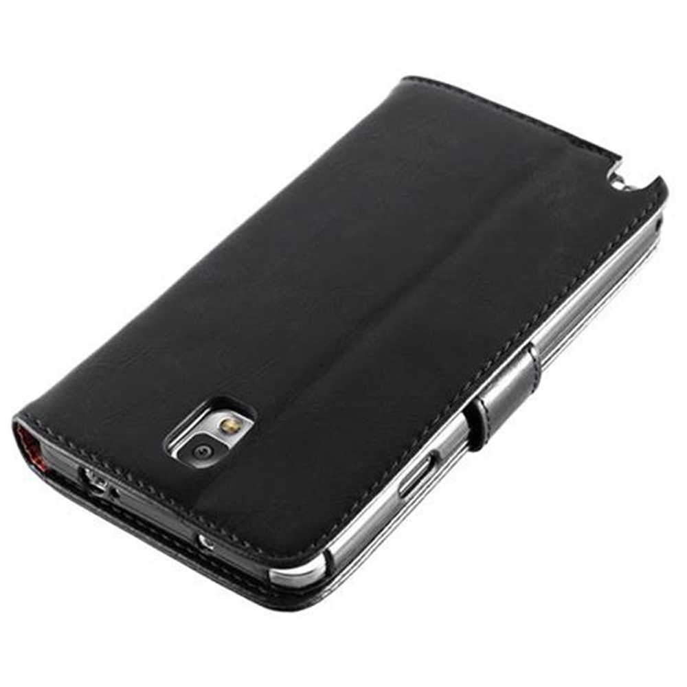 Funda negra de cuero para teléfono con tapa y recorte de cámara.