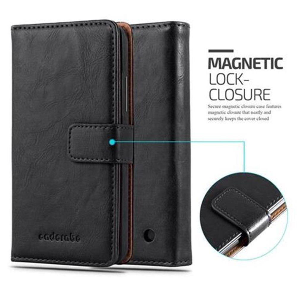 Custodia in pelle nera con chiusura magnetica. Primo piano della chiusura.