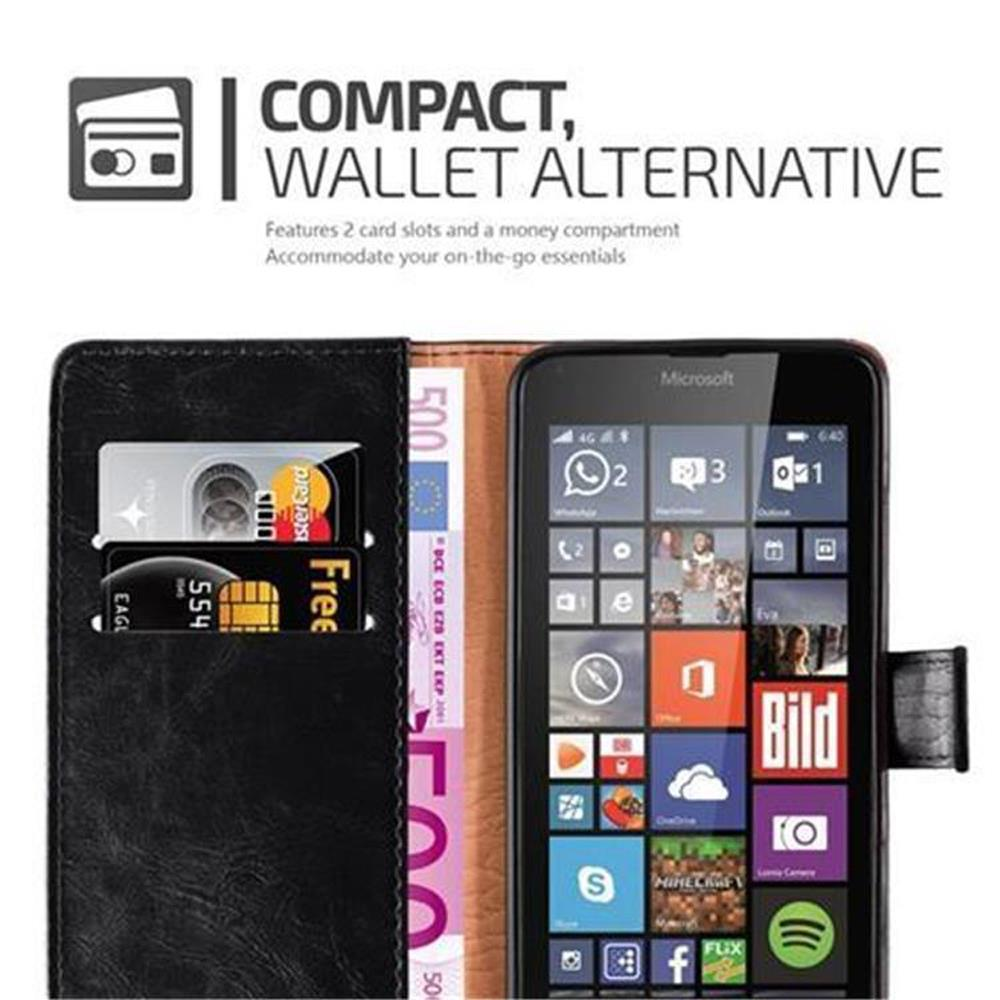 Portafoglio nero con telefono, carte e banconota da 500 euro.