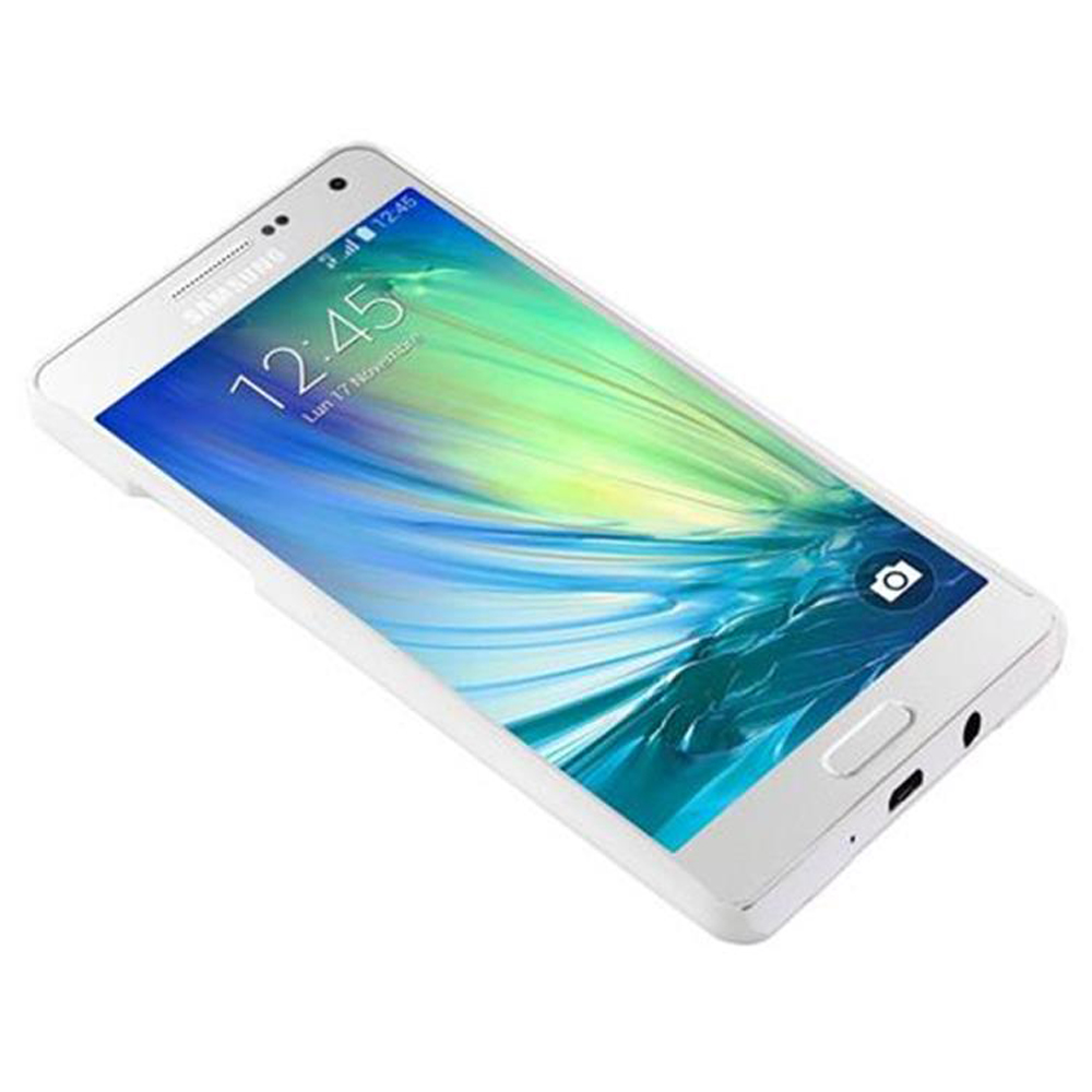 Uno smartphone Samsung bianco con uno sfondo colorato visualizzato sullo schermo.