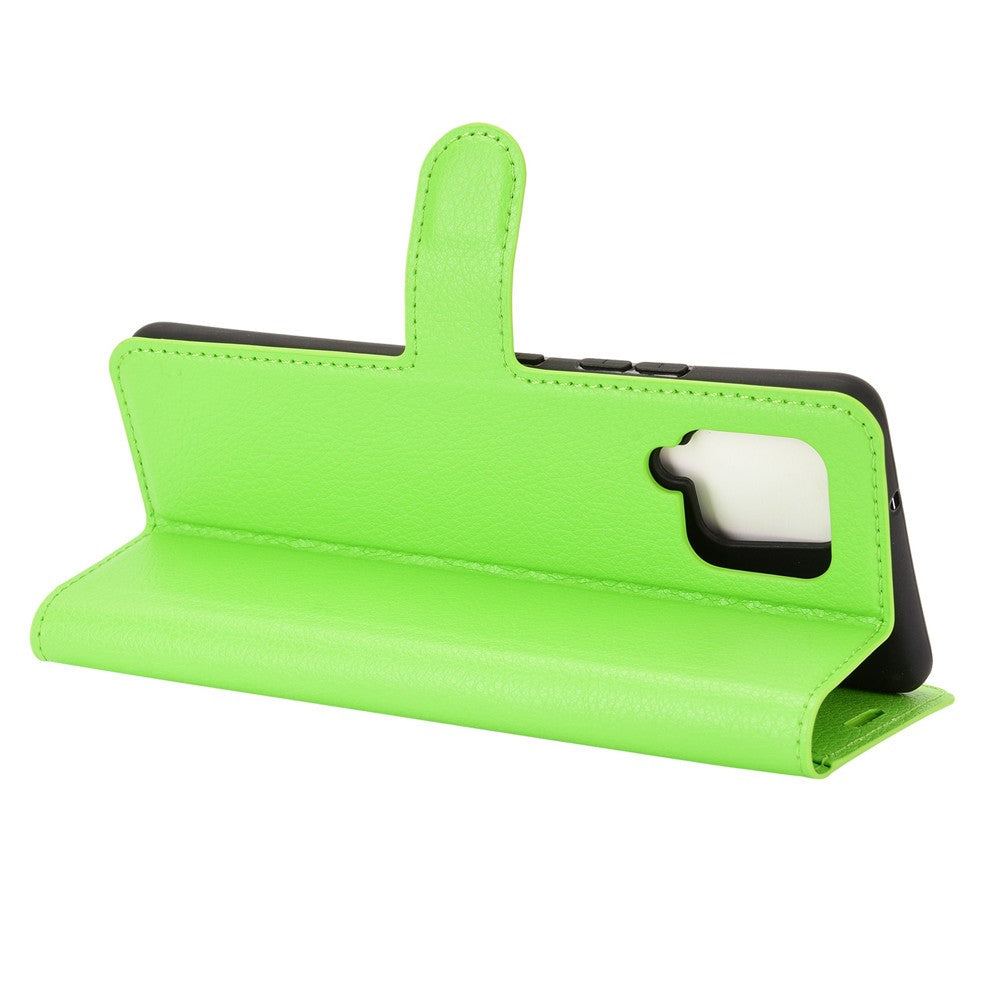 Custodia a libro in pelle verde per smartphone, su sfondo bianco.