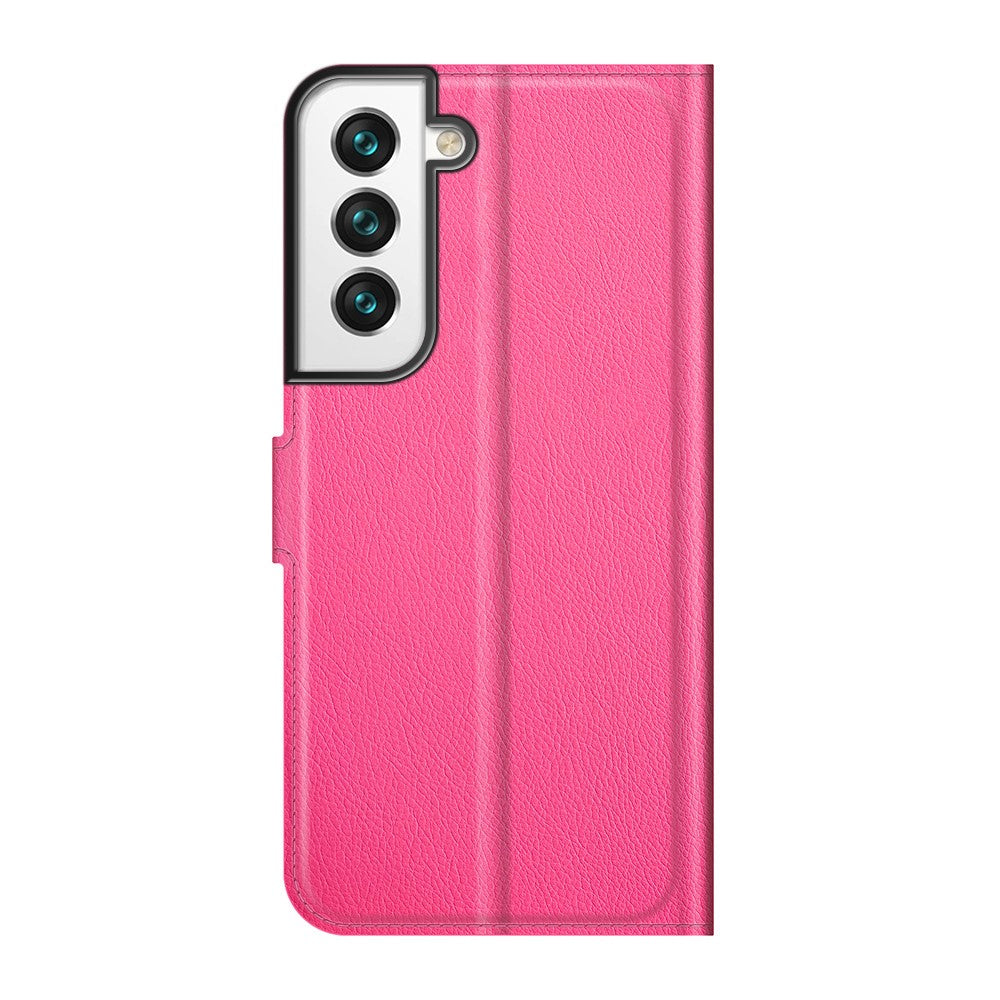 Una custodia per telefono rosa con tre fotocamere e un flash.