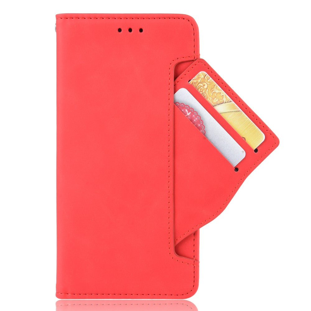 Custodia per telefono rossa con slot per carte sul lato destro.